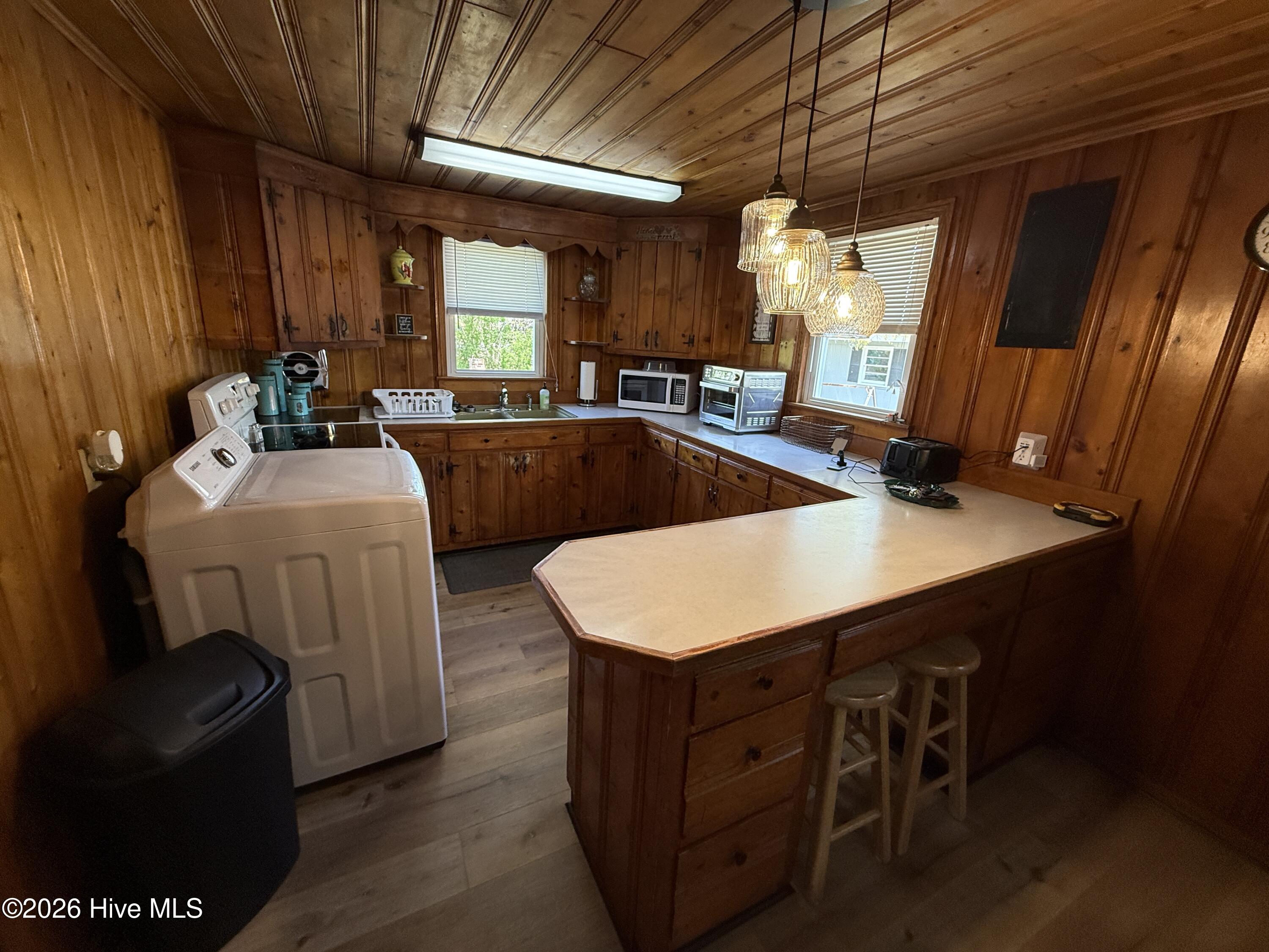 100564688 | Photo 19