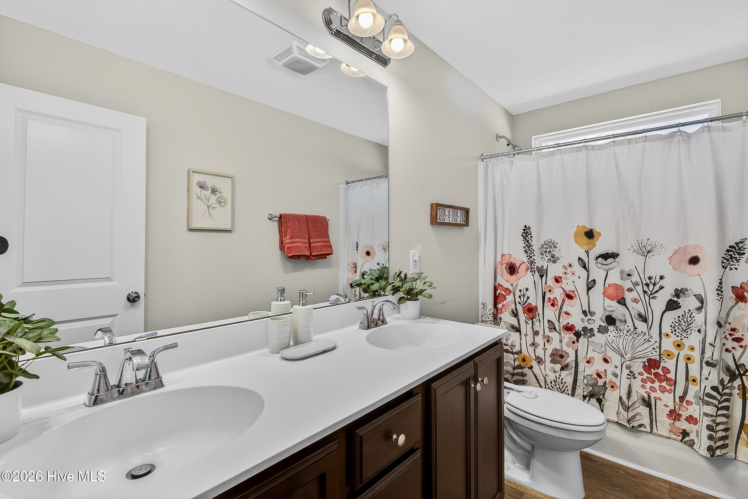 100558080 | Photo 31