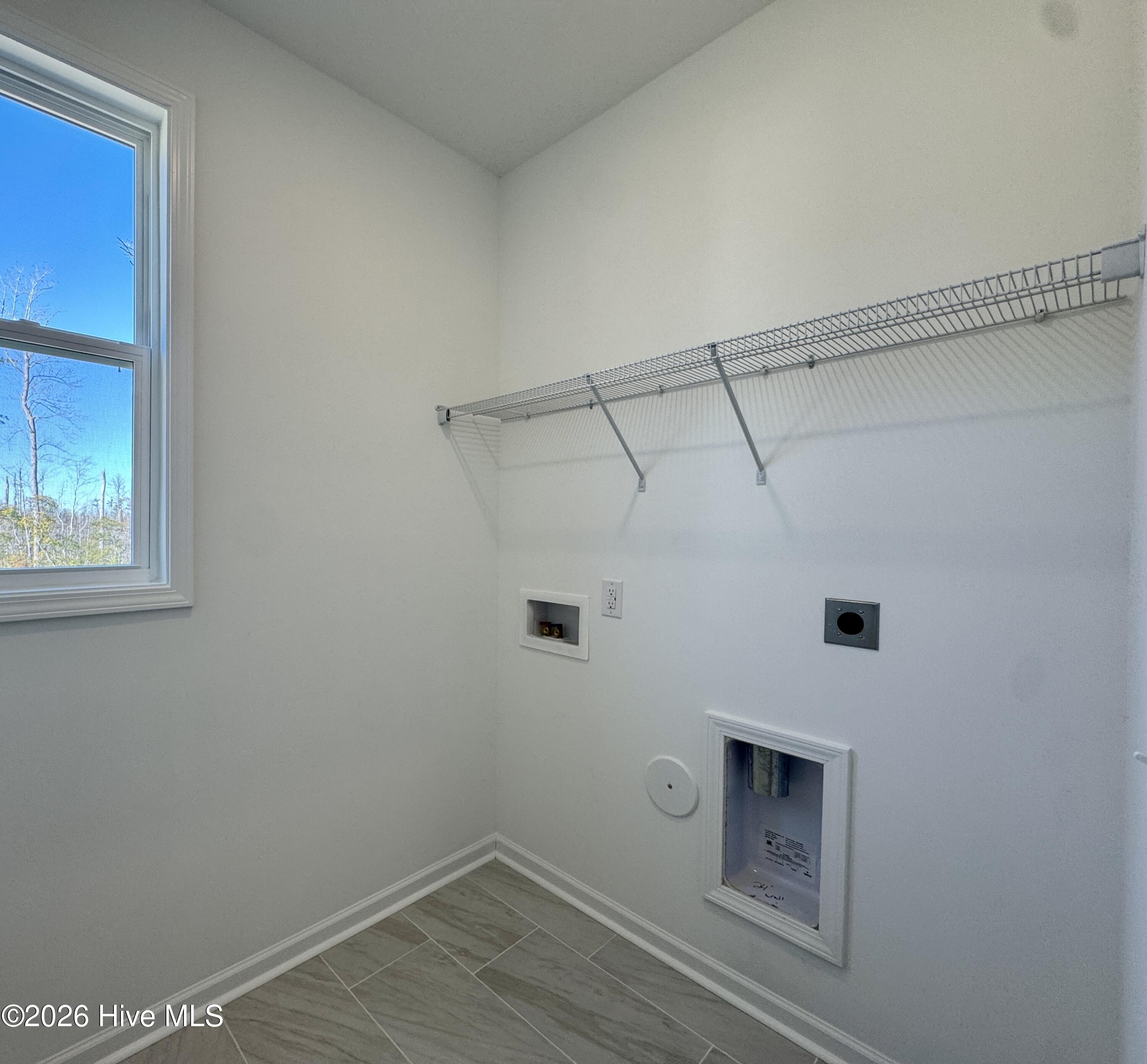 100516667 | Photo 15