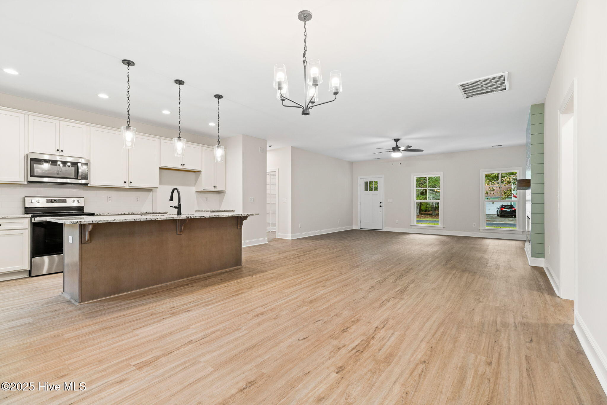 100513726 | Photo 25