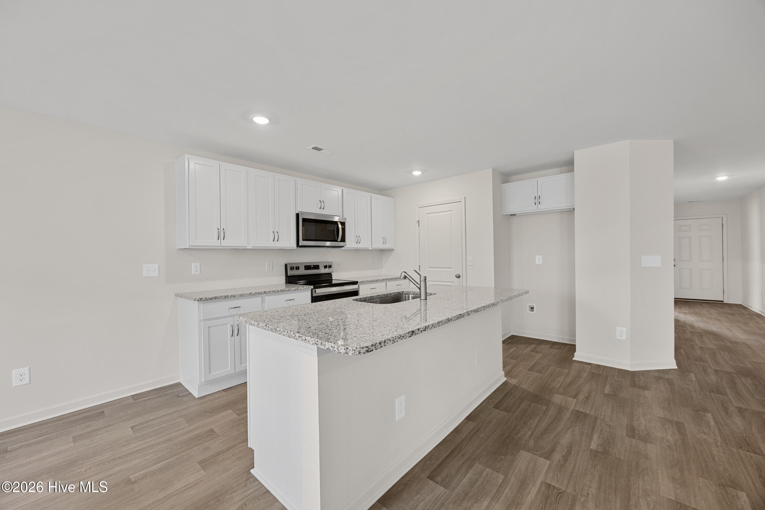 100541155 | Photo 12