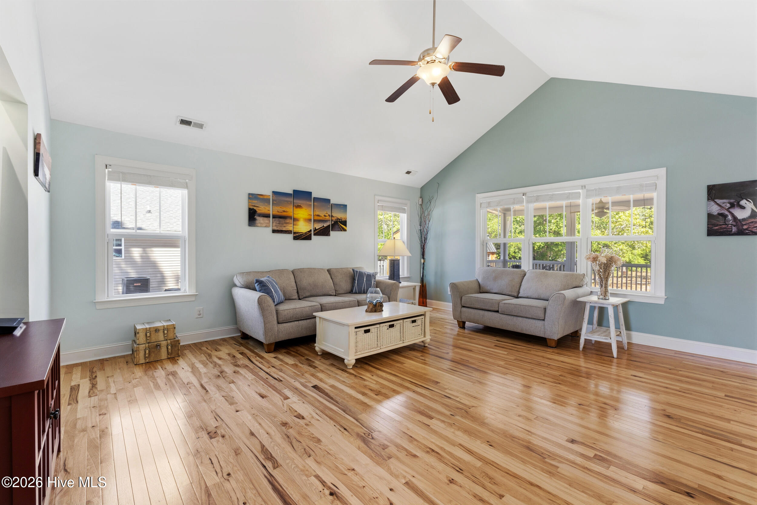 100569196 | Photo 10