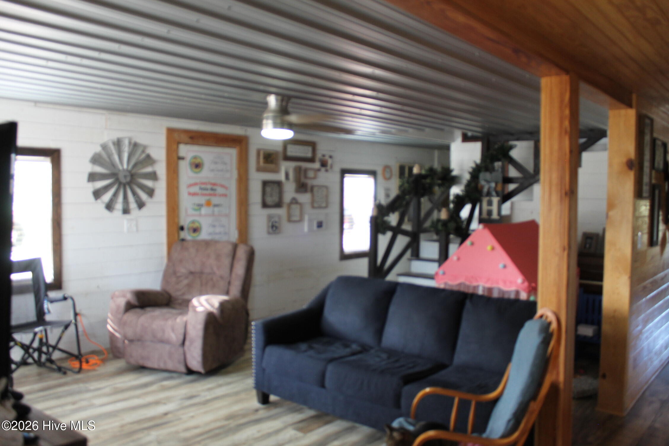 100550338 | Photo 16