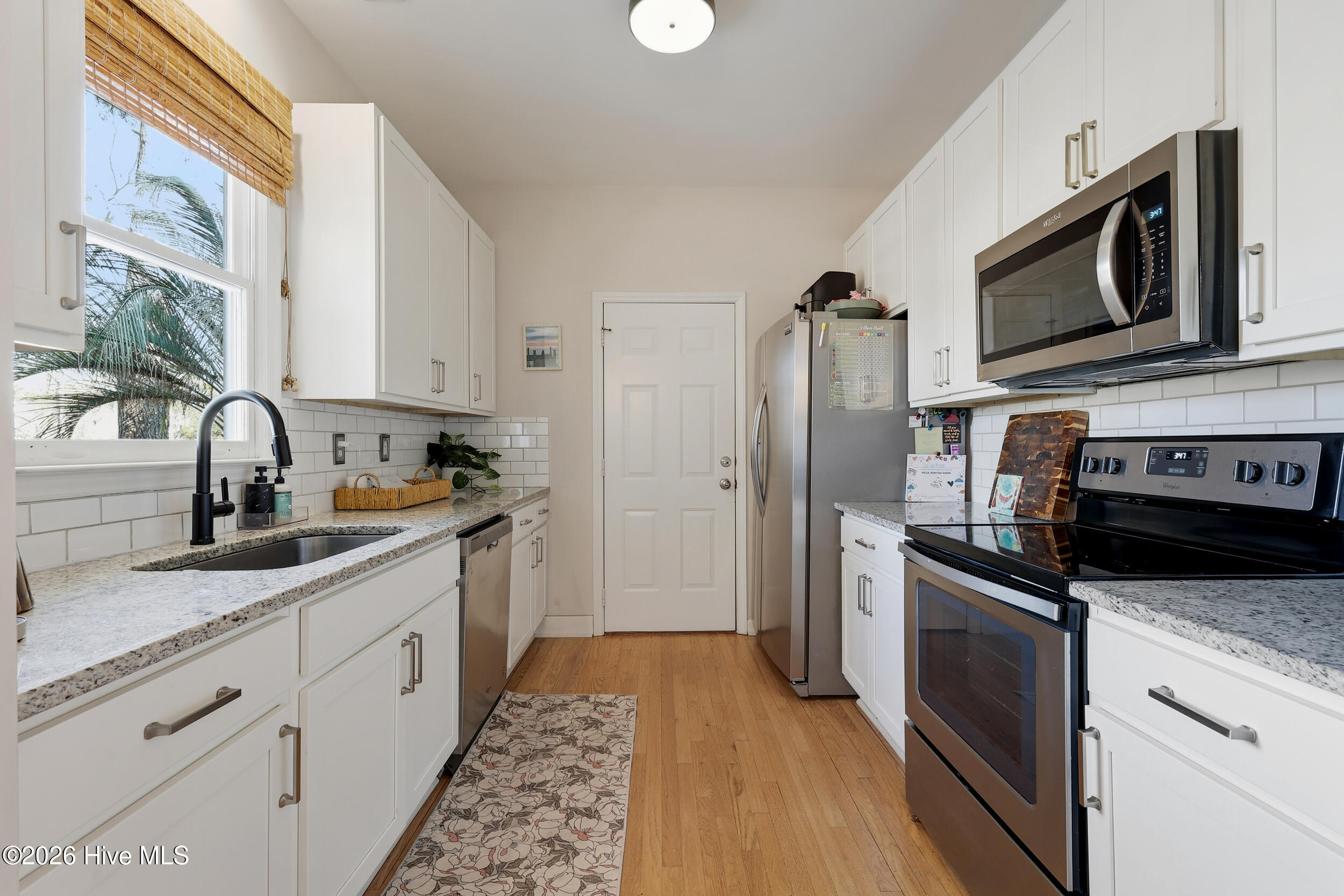 100554860 | Photo 13