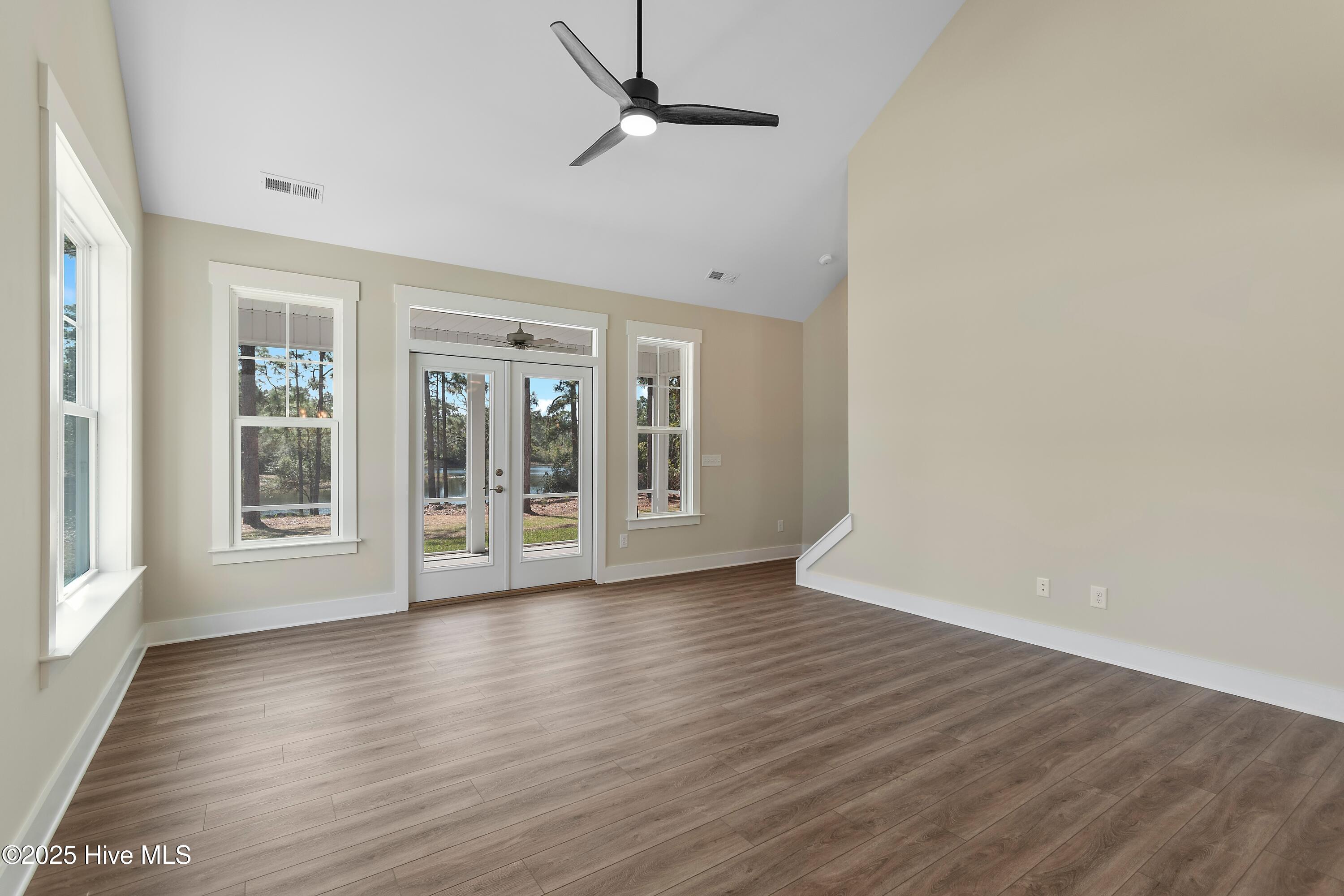 100513249 | Photo 19