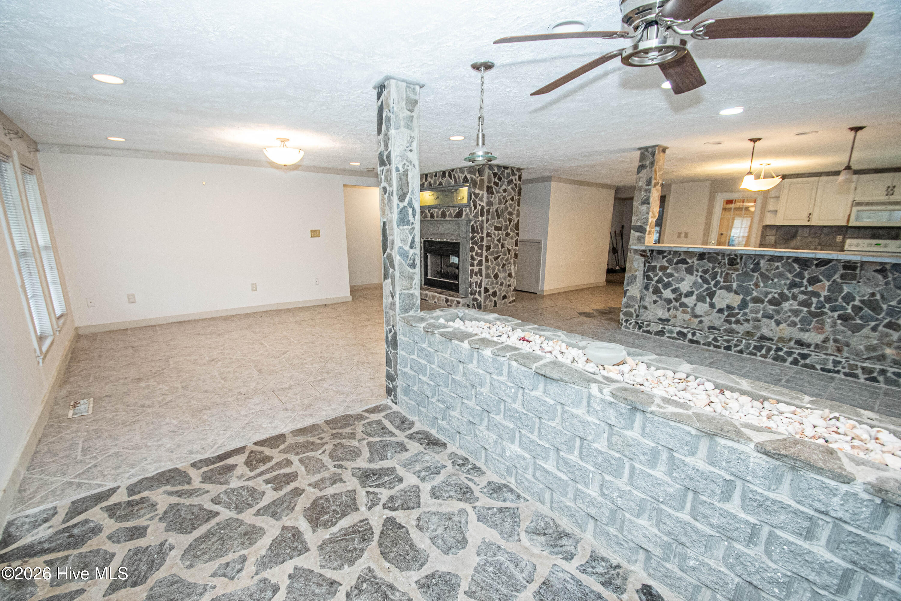 100554642 | Photo 64