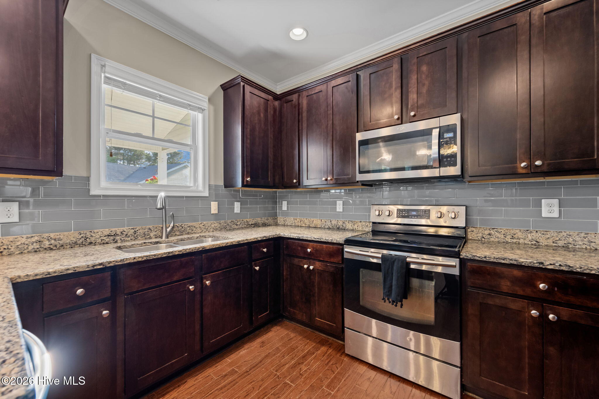 100568567 | Photo 12