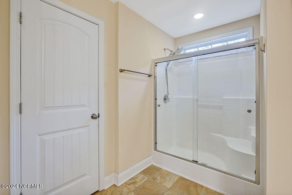 100565738 | Photo 25