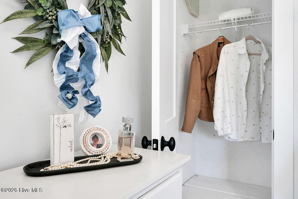 100561148 | Photo 31