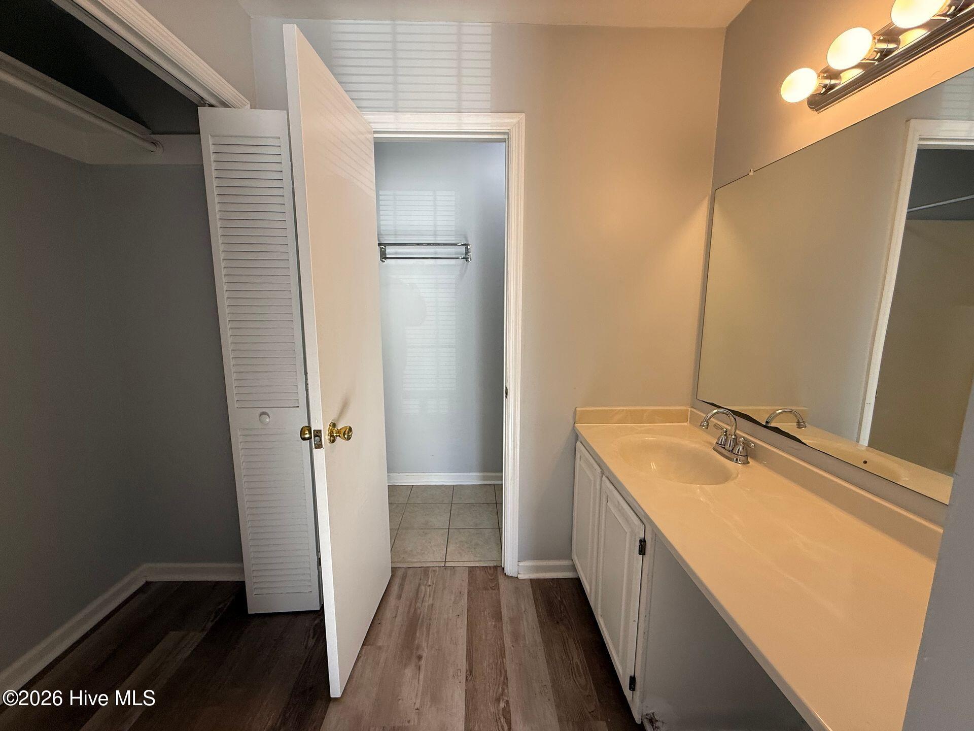 100550688 | Photo 11