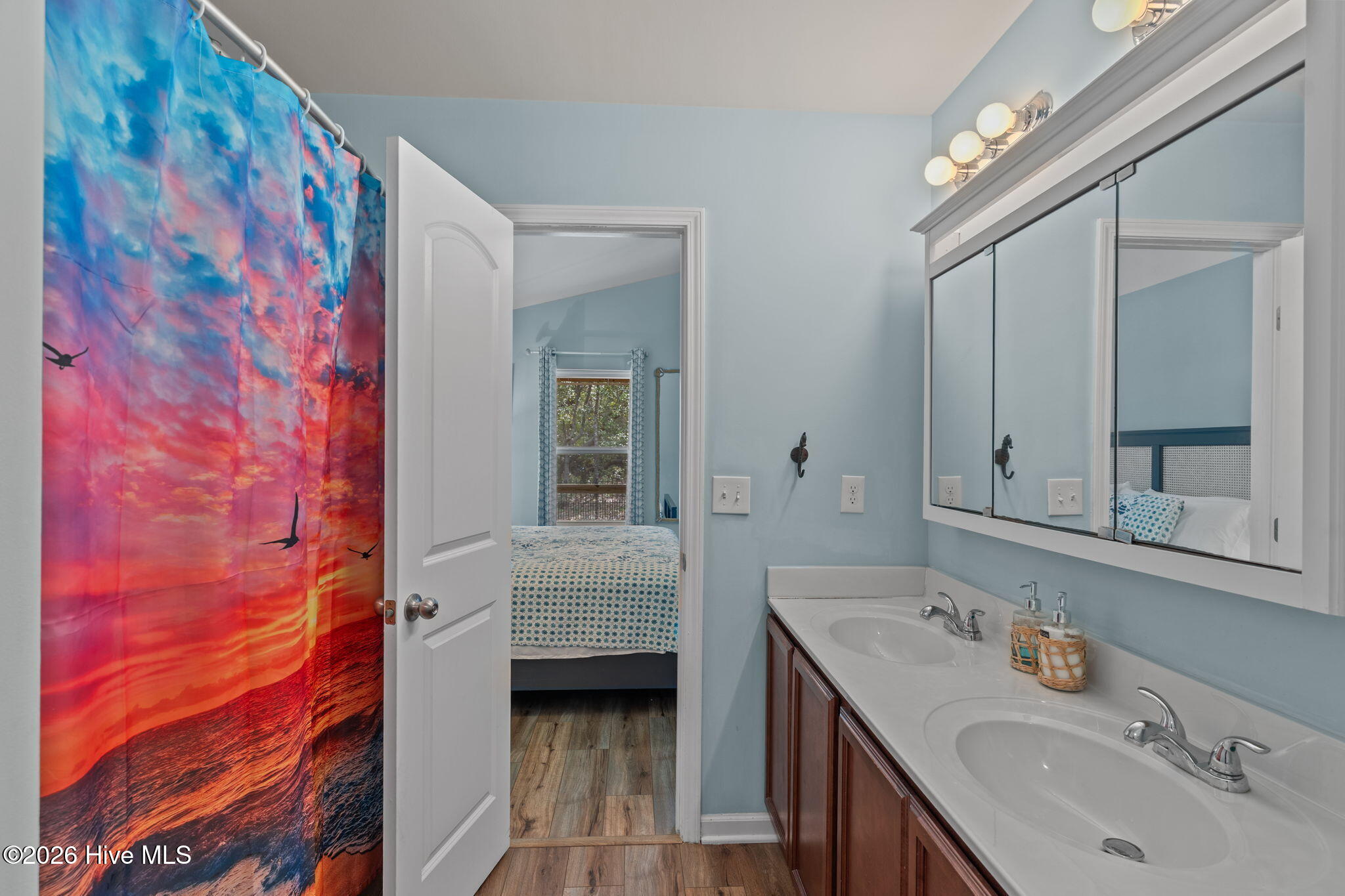 100564480 | Photo 31