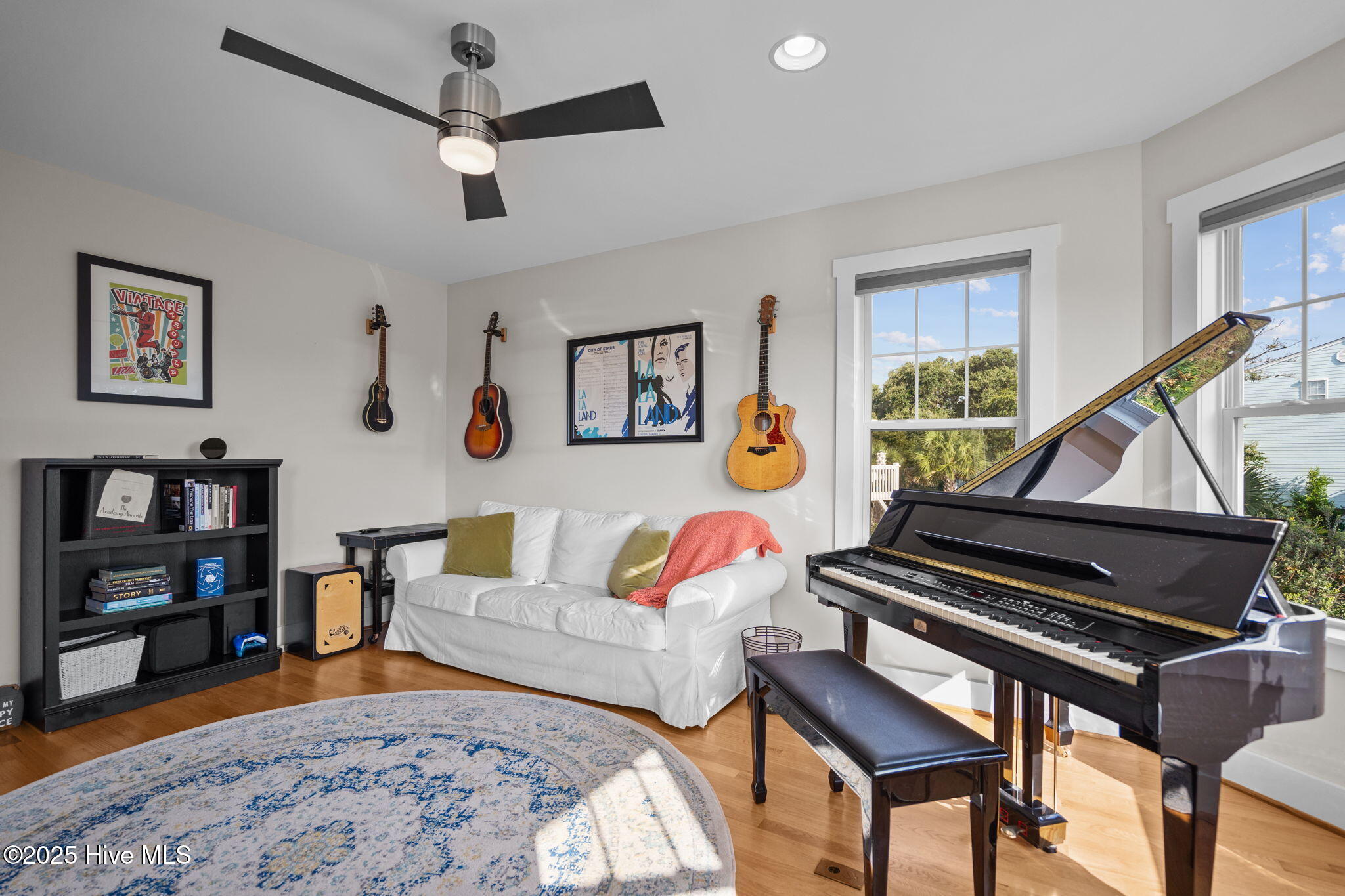 100528762 | Photo 42