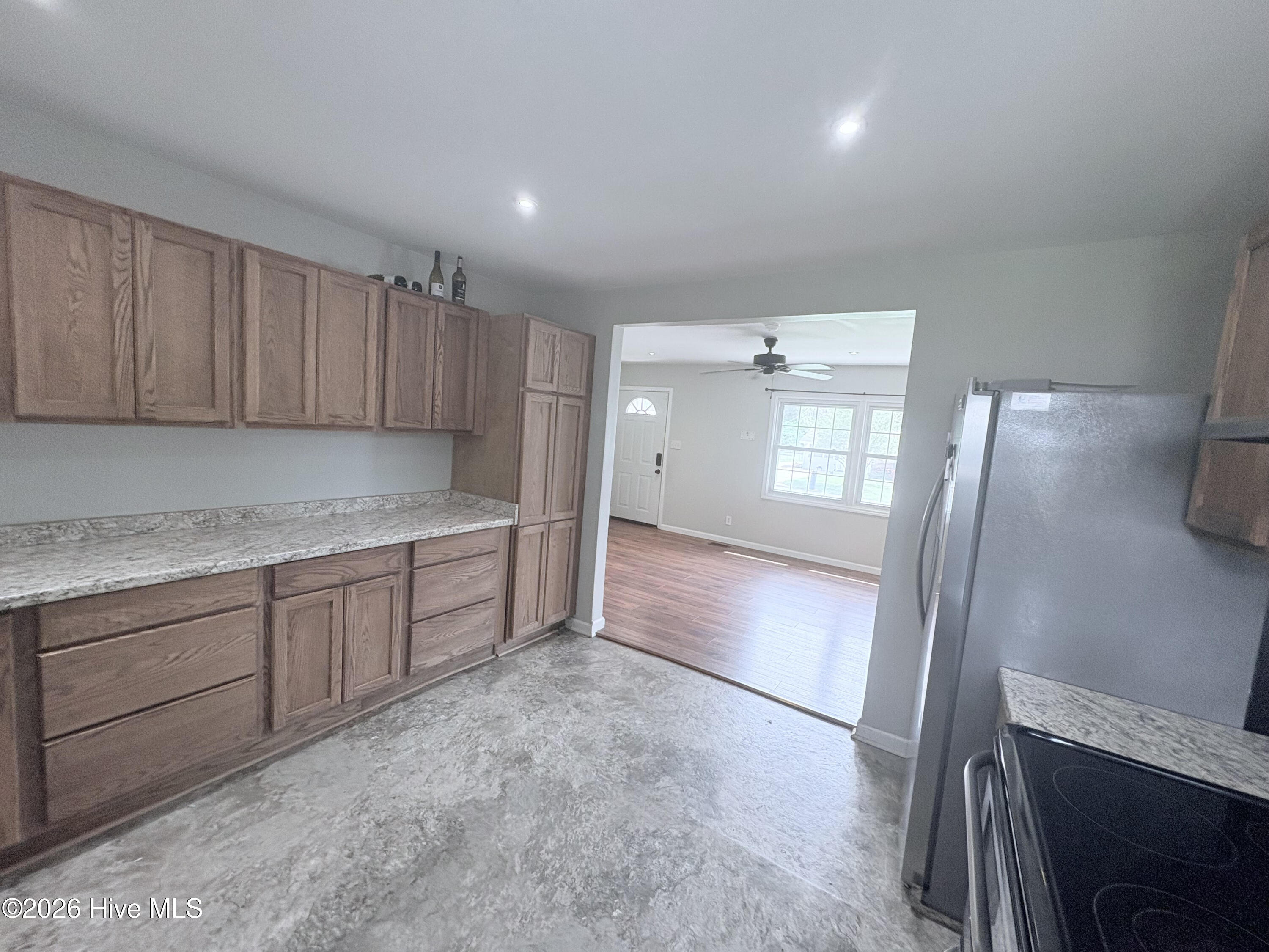 100566369 | Photo 18