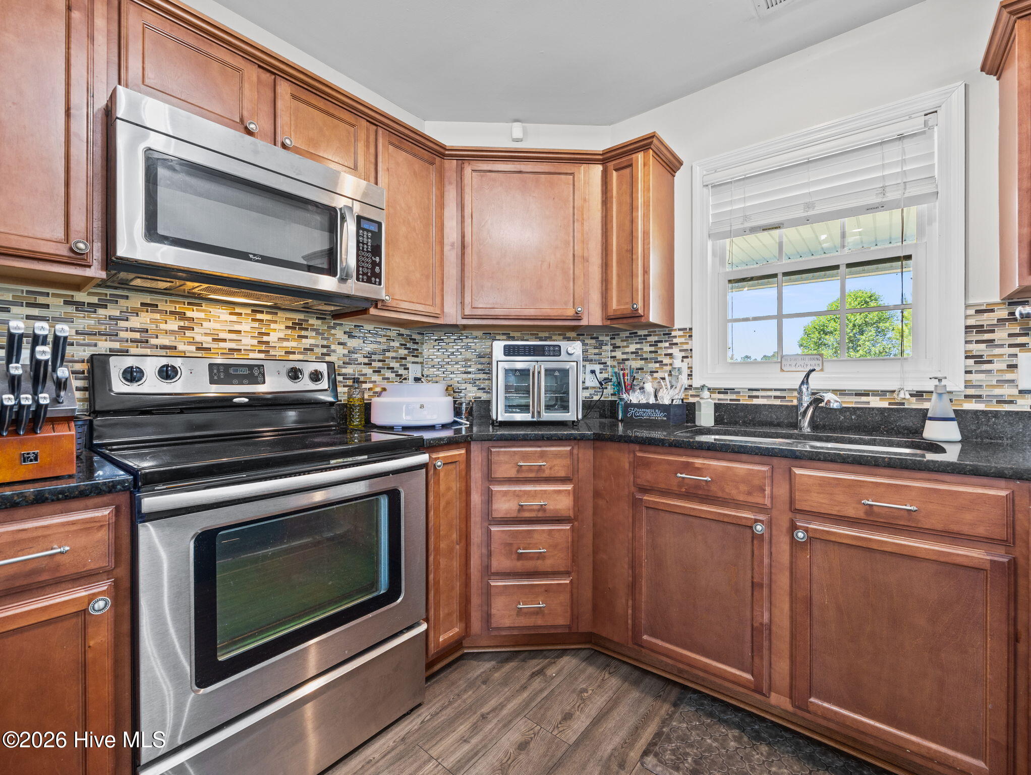 100569834 | Photo 16