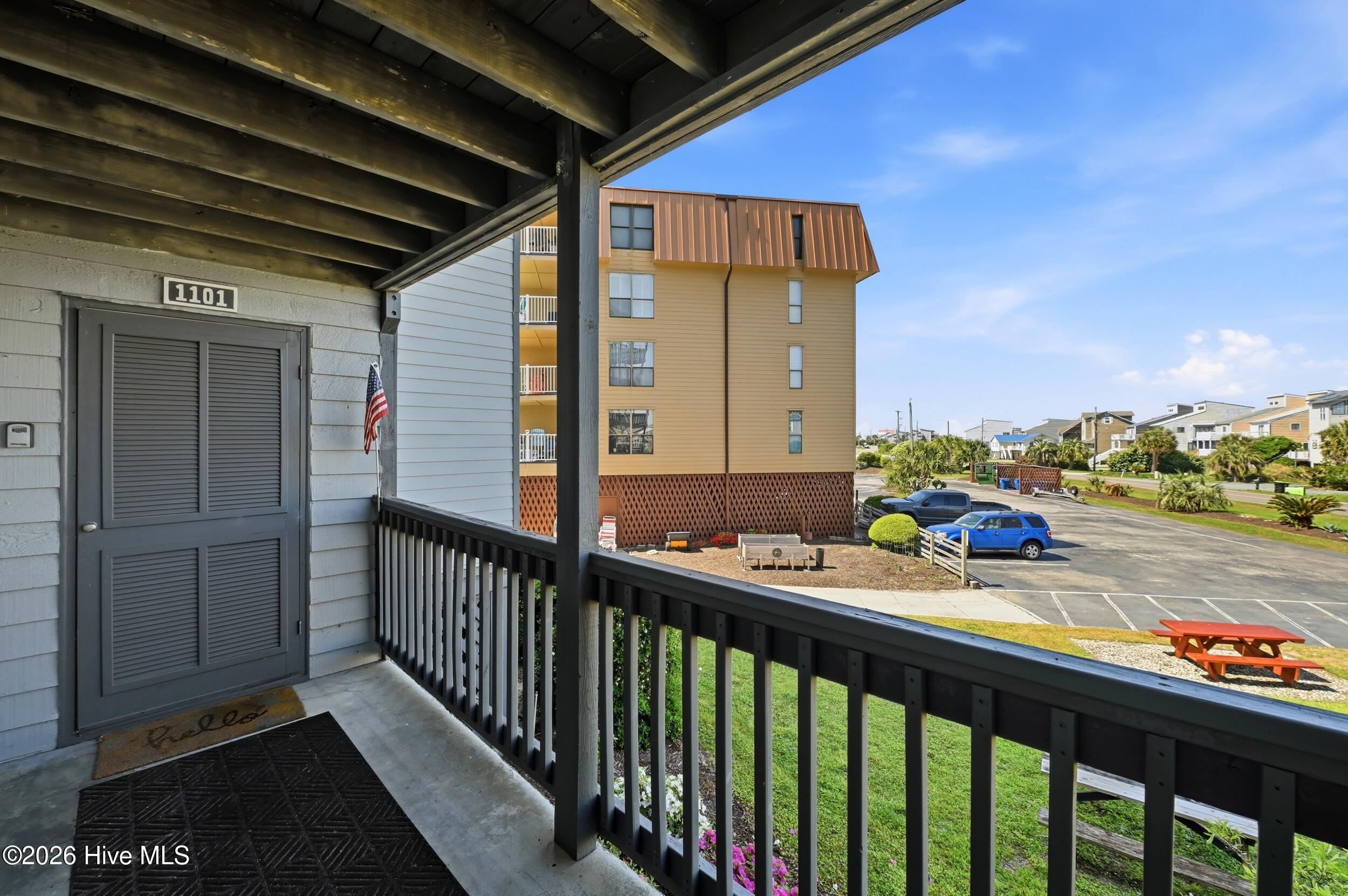 100569136 | Photo 24