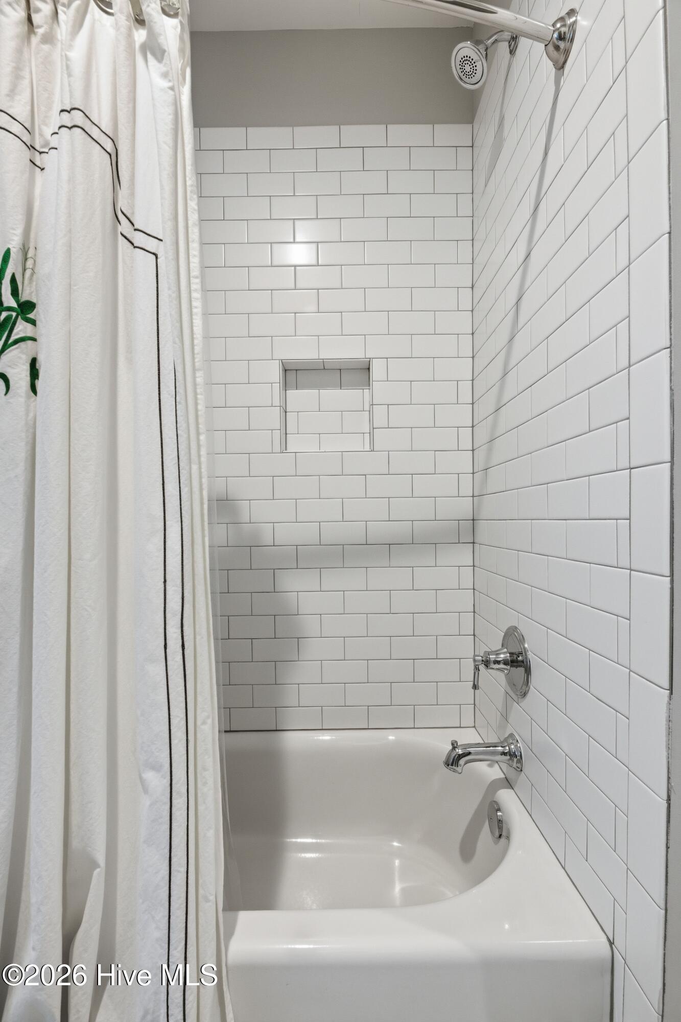 100564448 | Photo 50