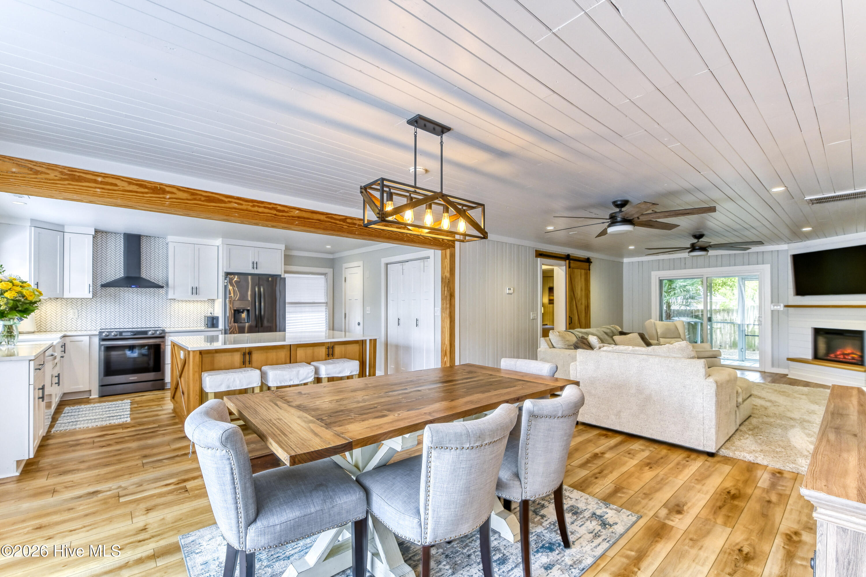 100566355 | Photo 11