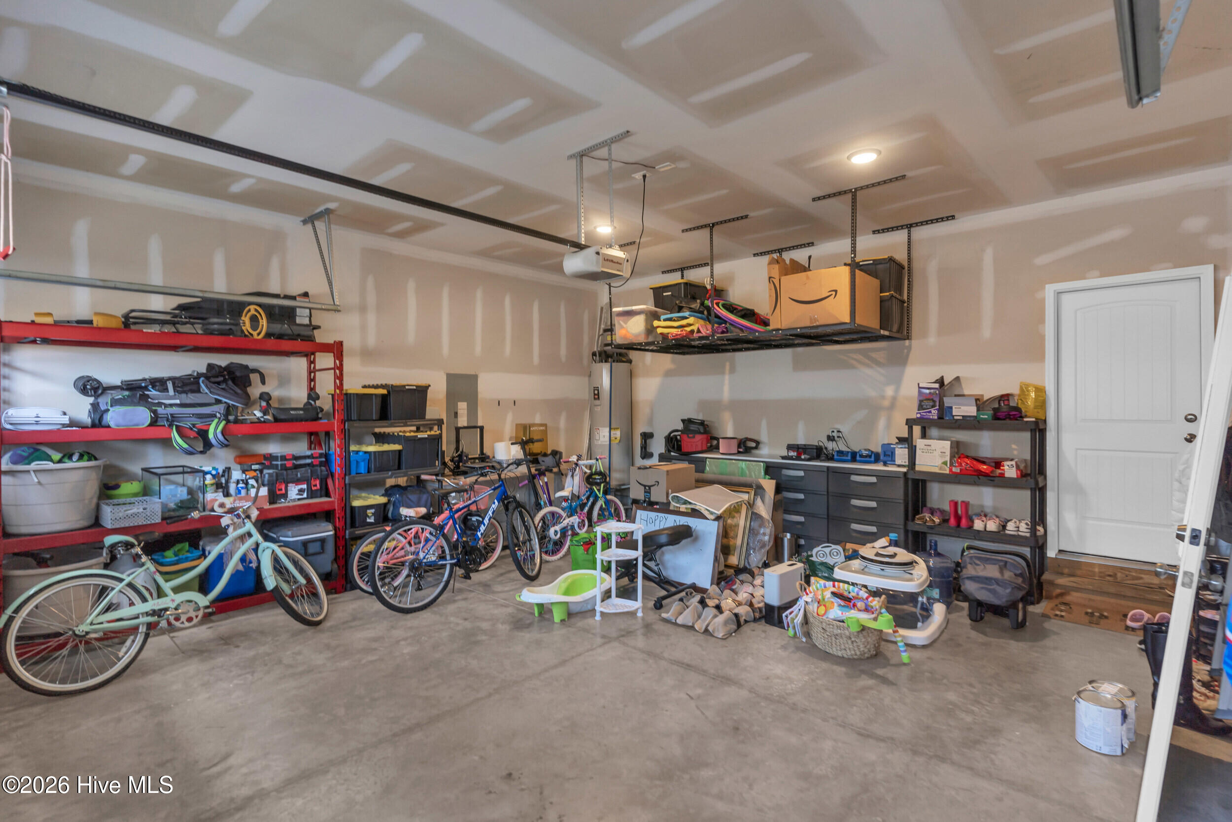 100548282 | Photo 23