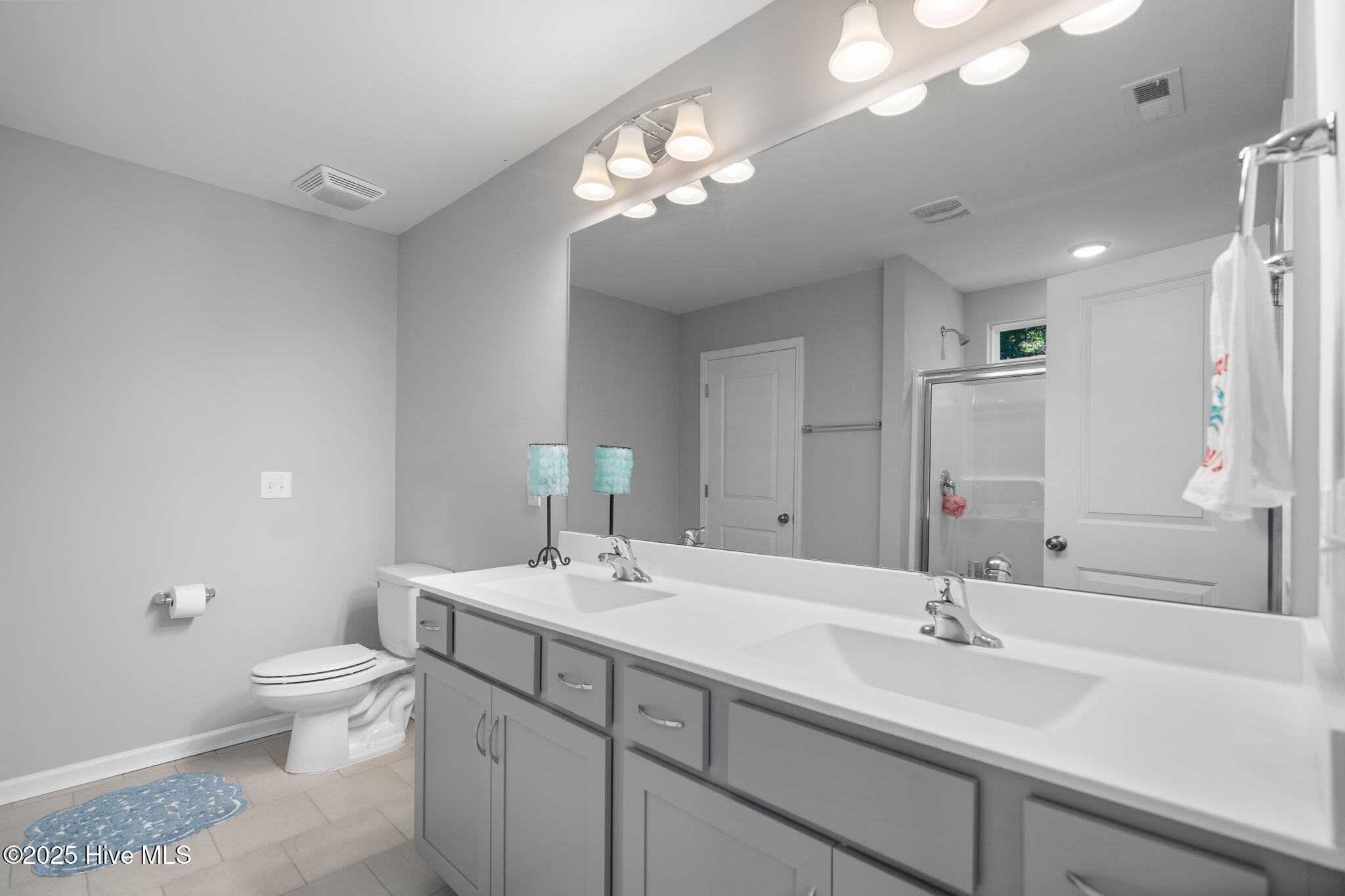 100528737 | Photo 32