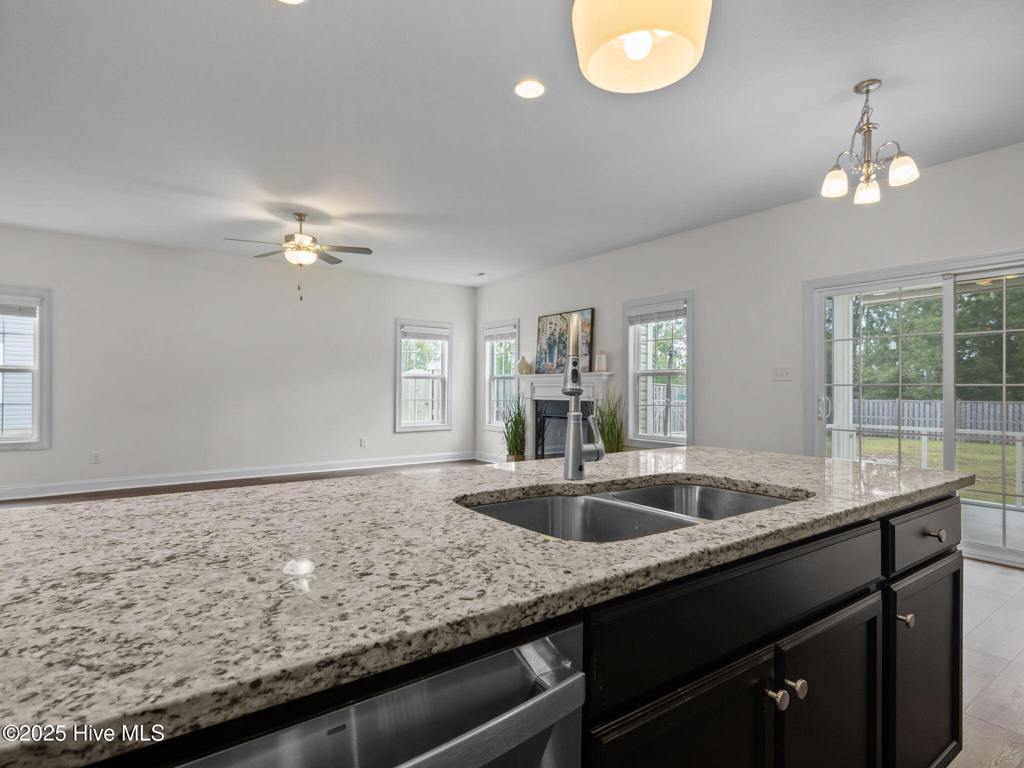 100536873 | Photo 10