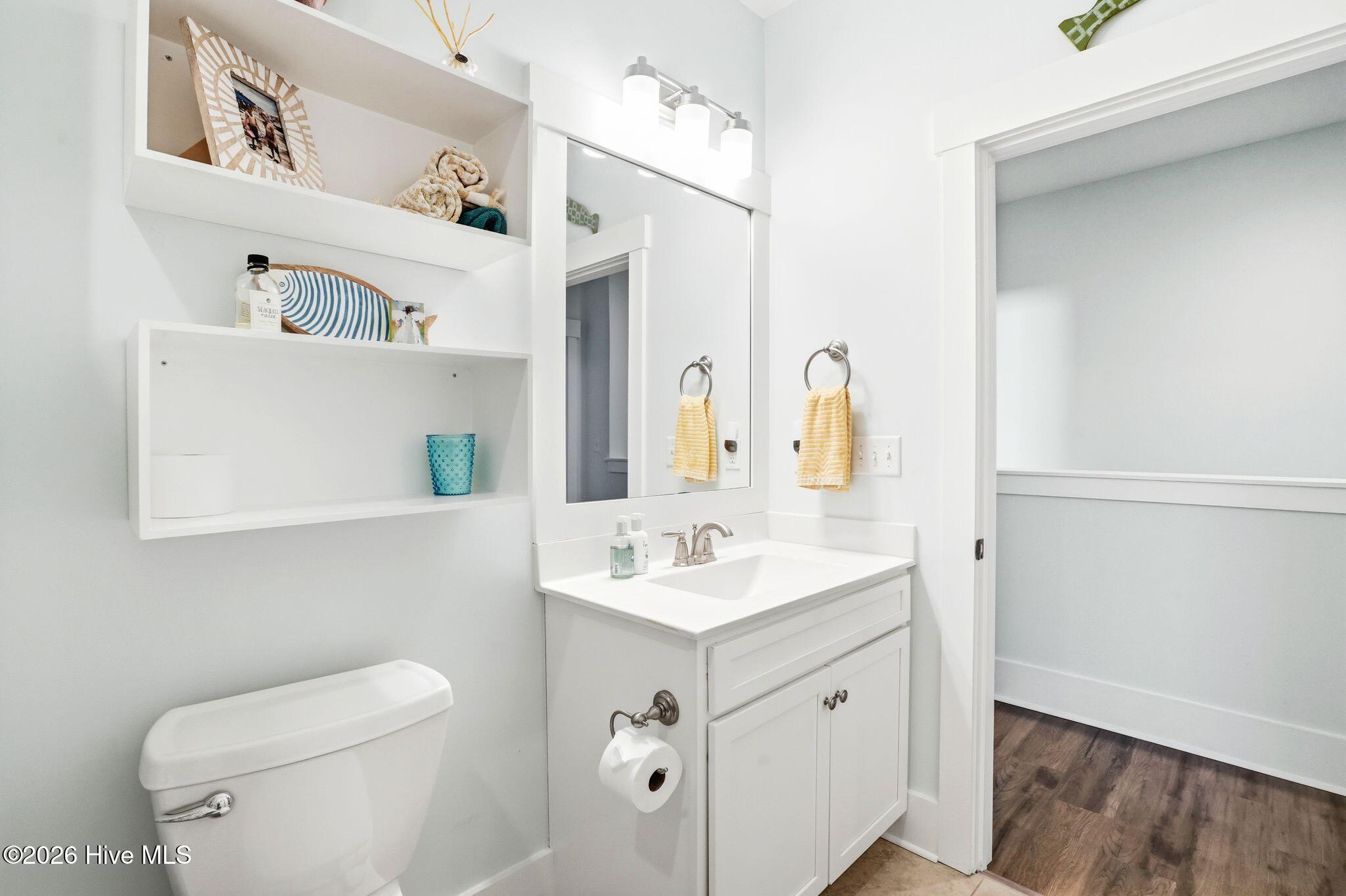 100565220 | Photo 44