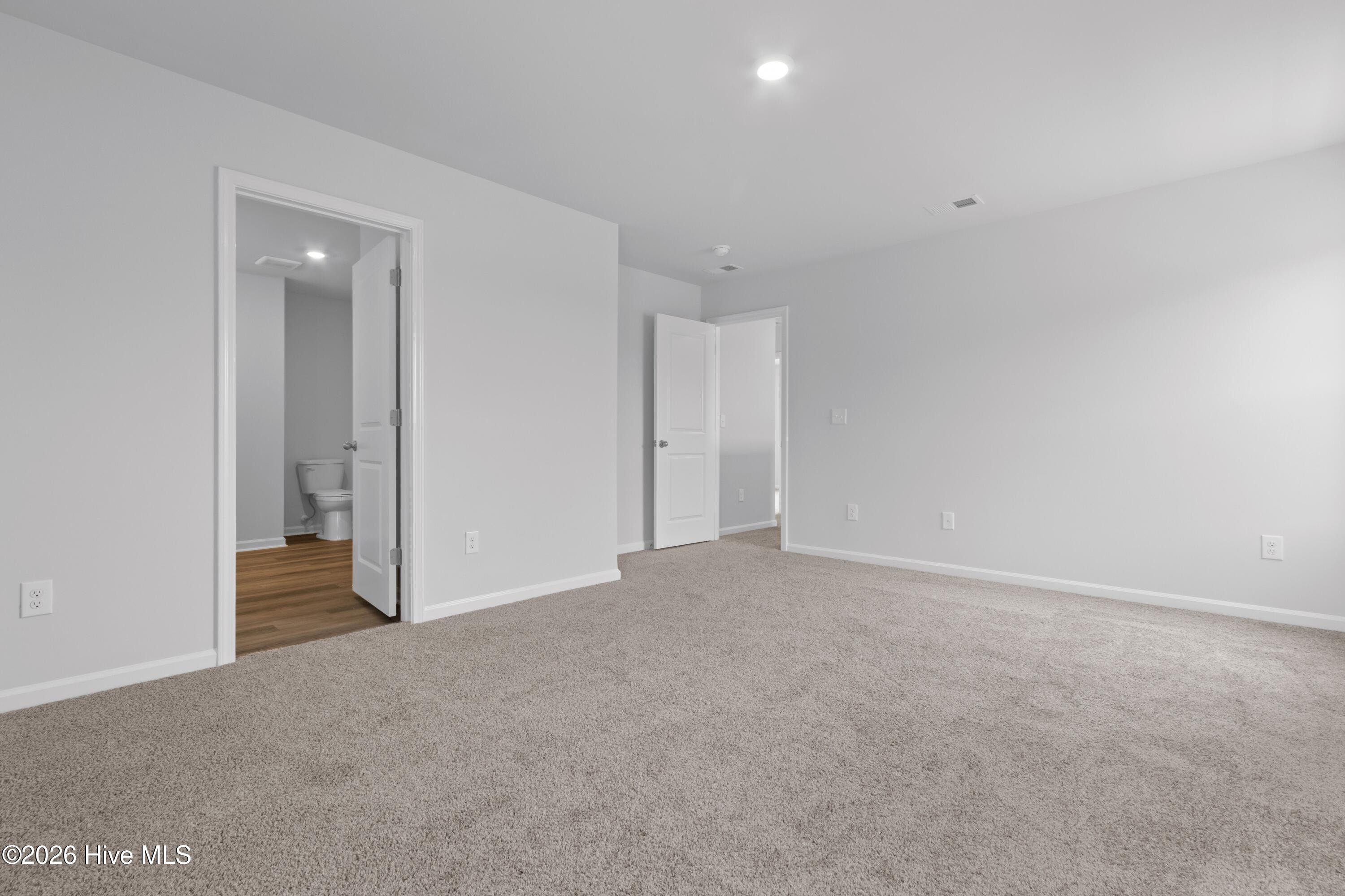 100557656 | Photo 37