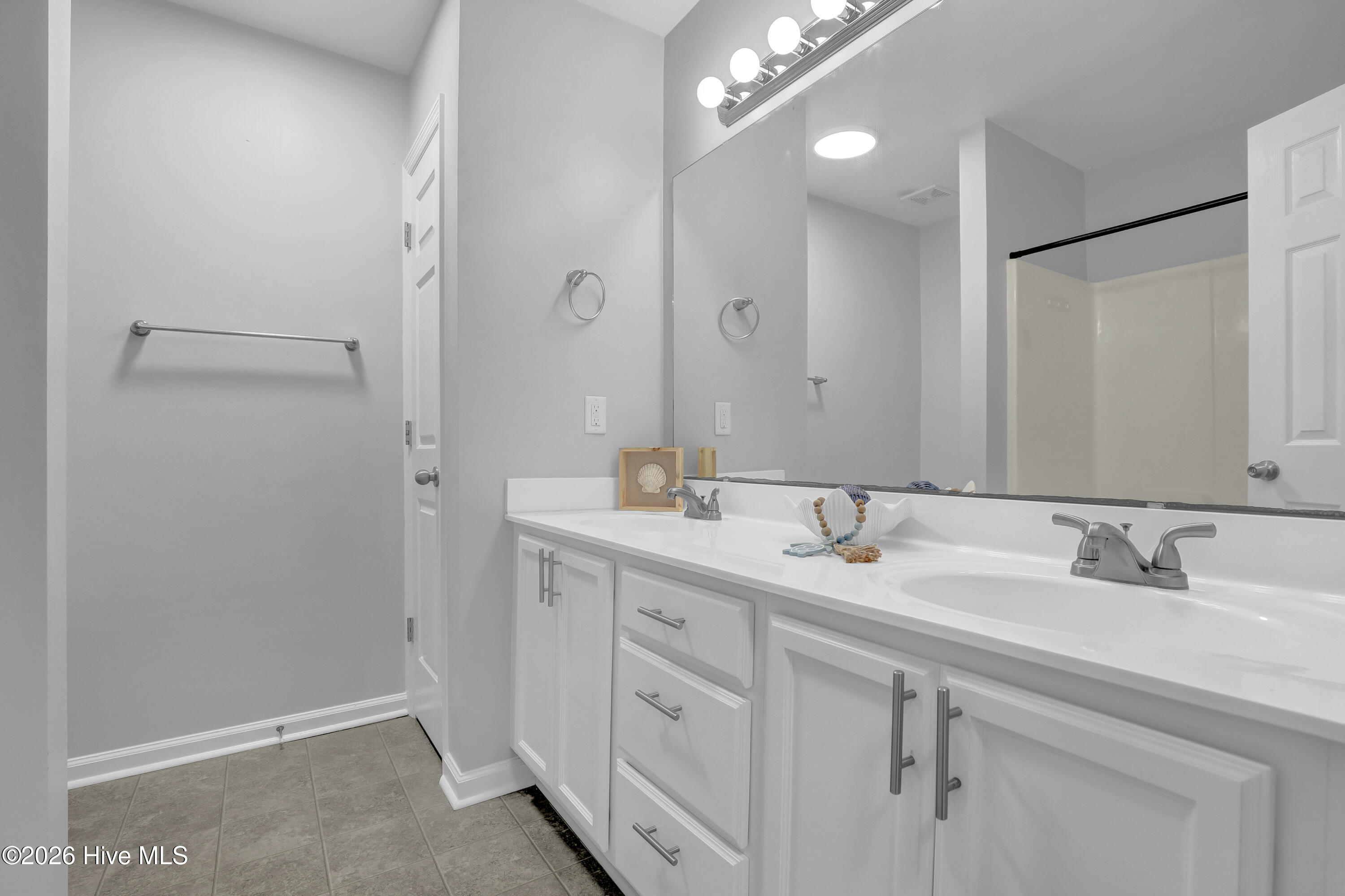 100570174 | Photo 15