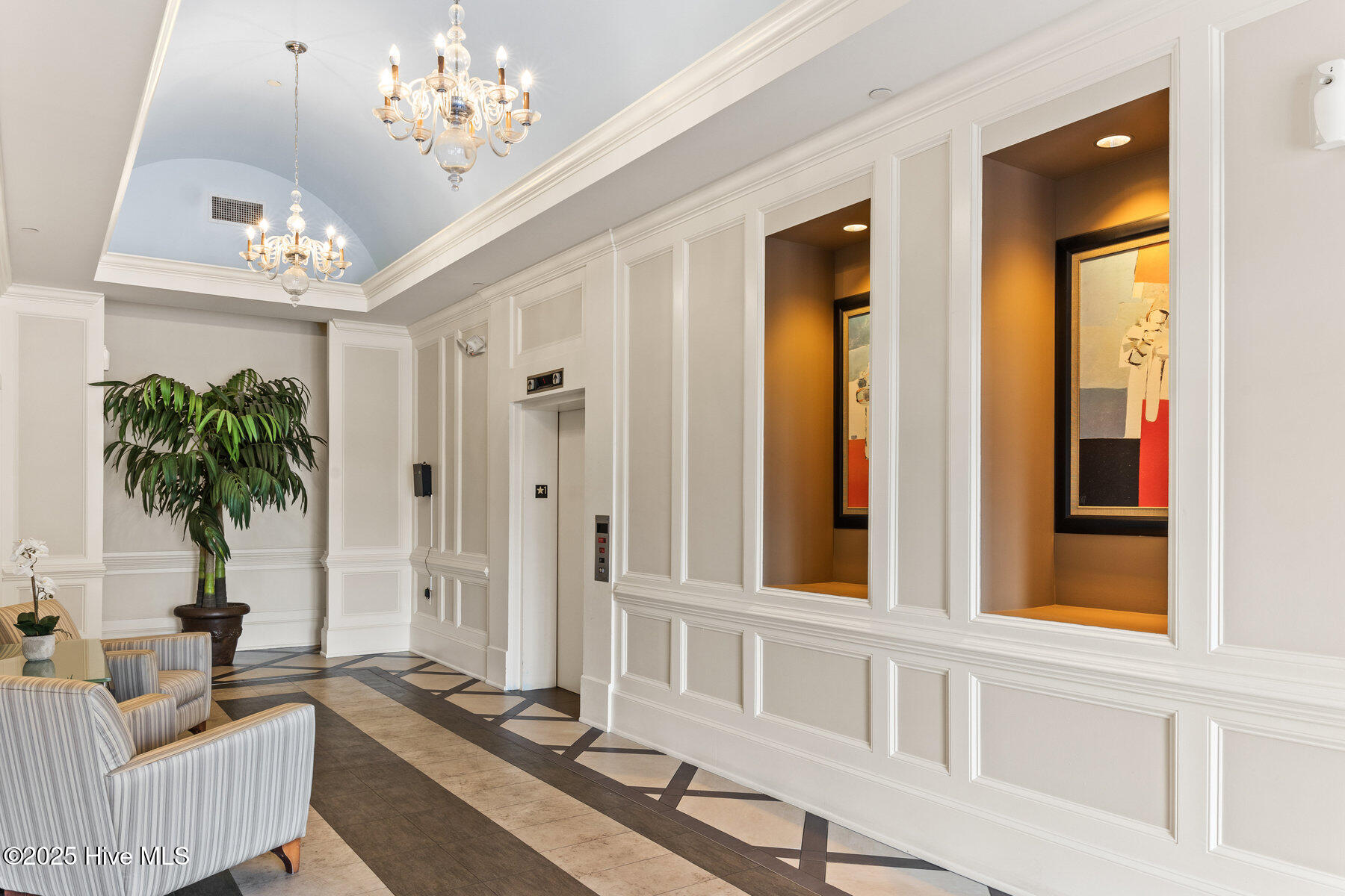 100518149 | Photo 26