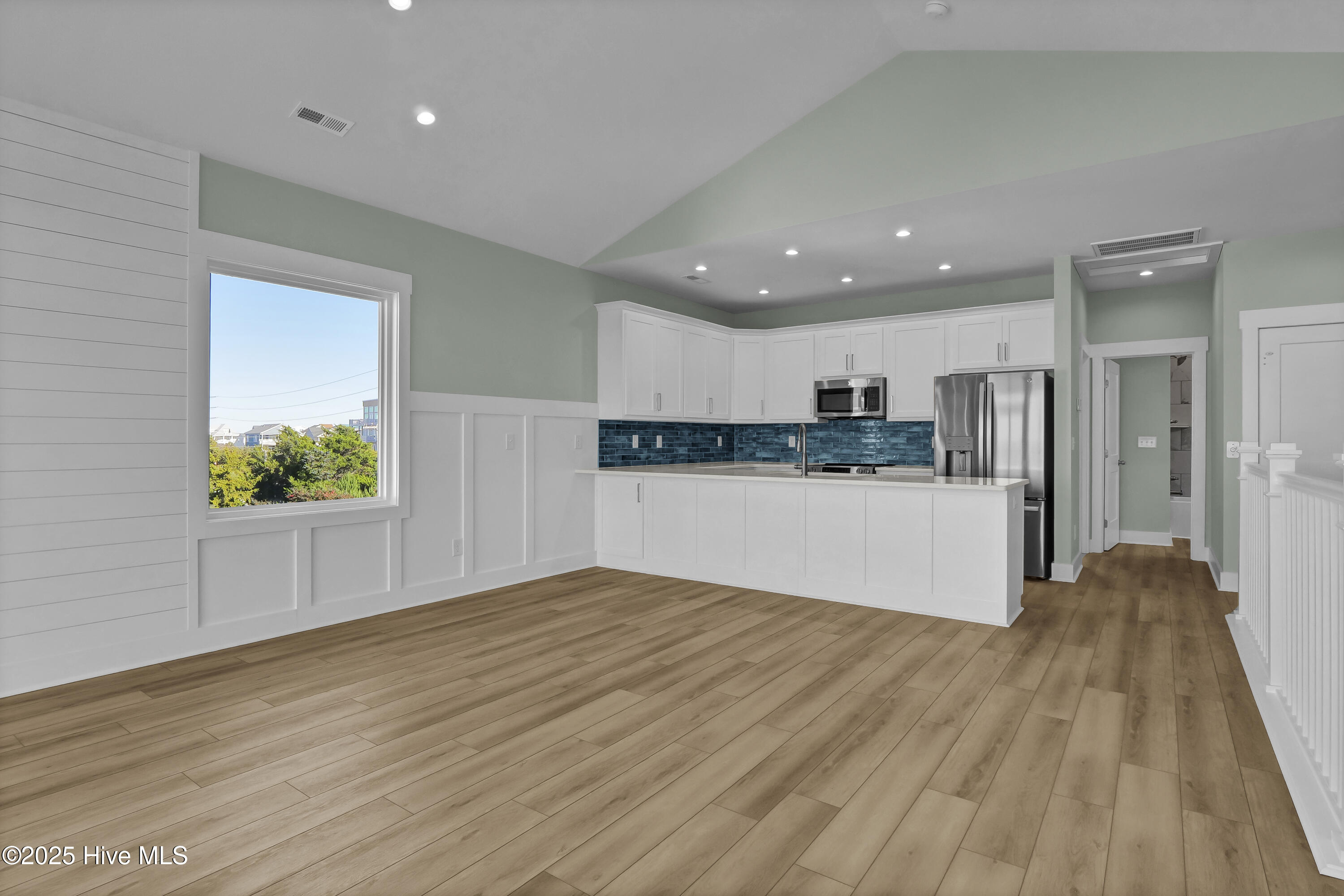 100542555 | Photo 21