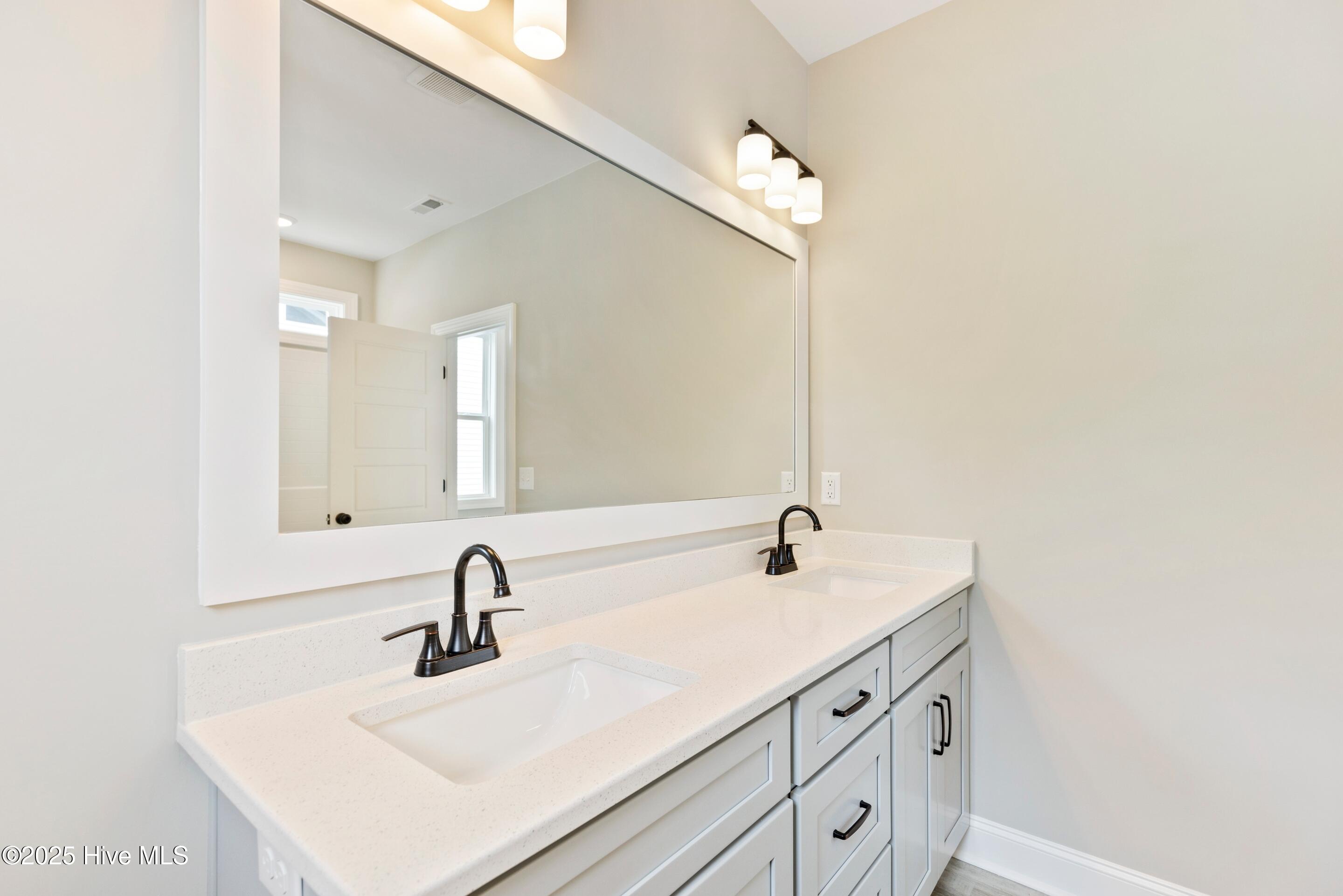 100524111 | Photo 34