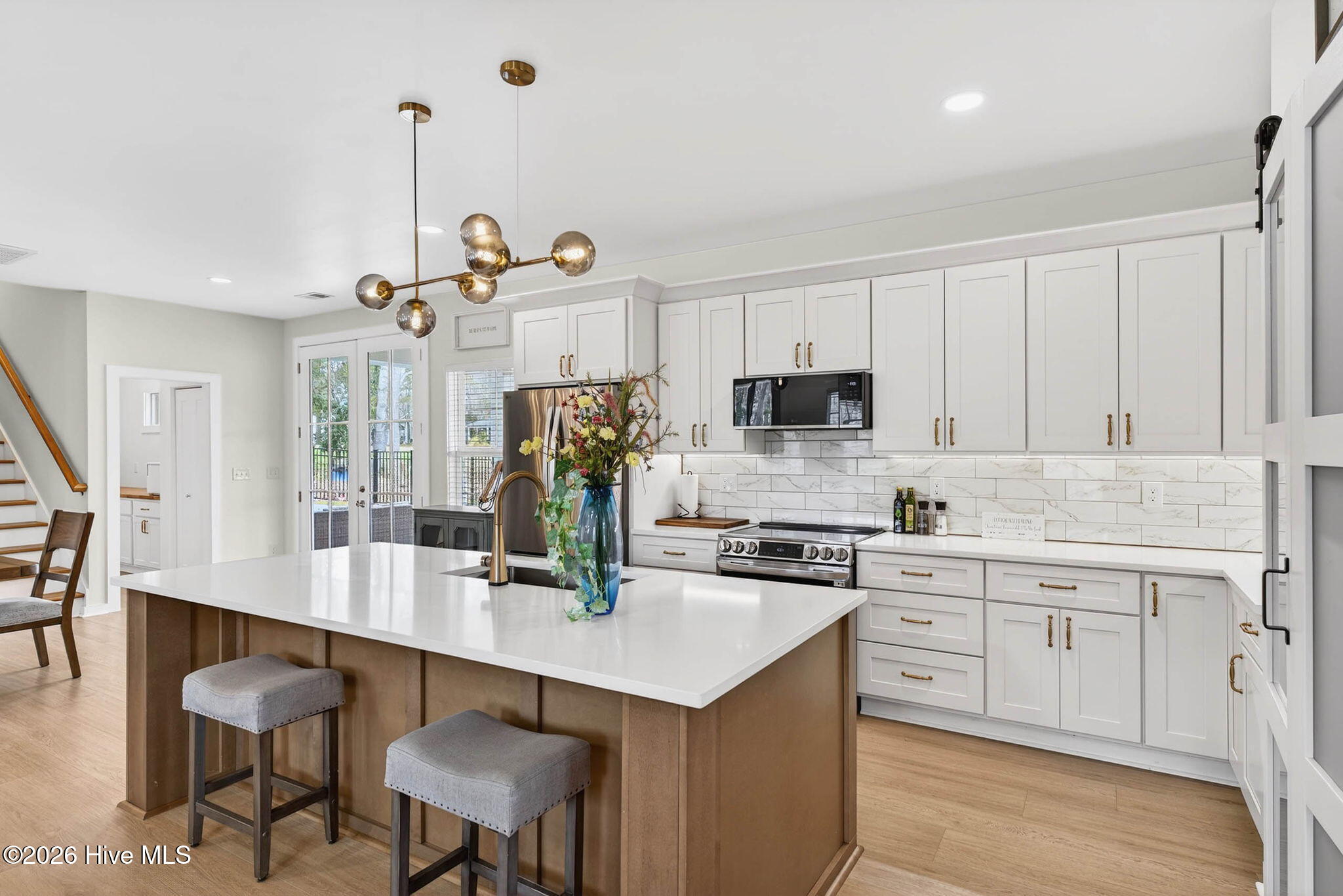 100563194 | Photo 15