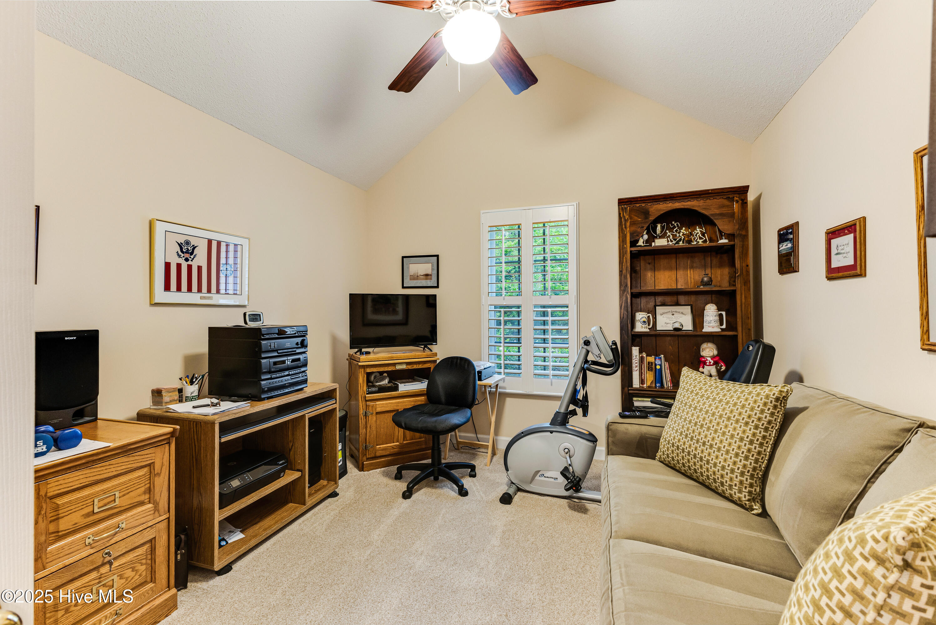 100512828 | Photo 22