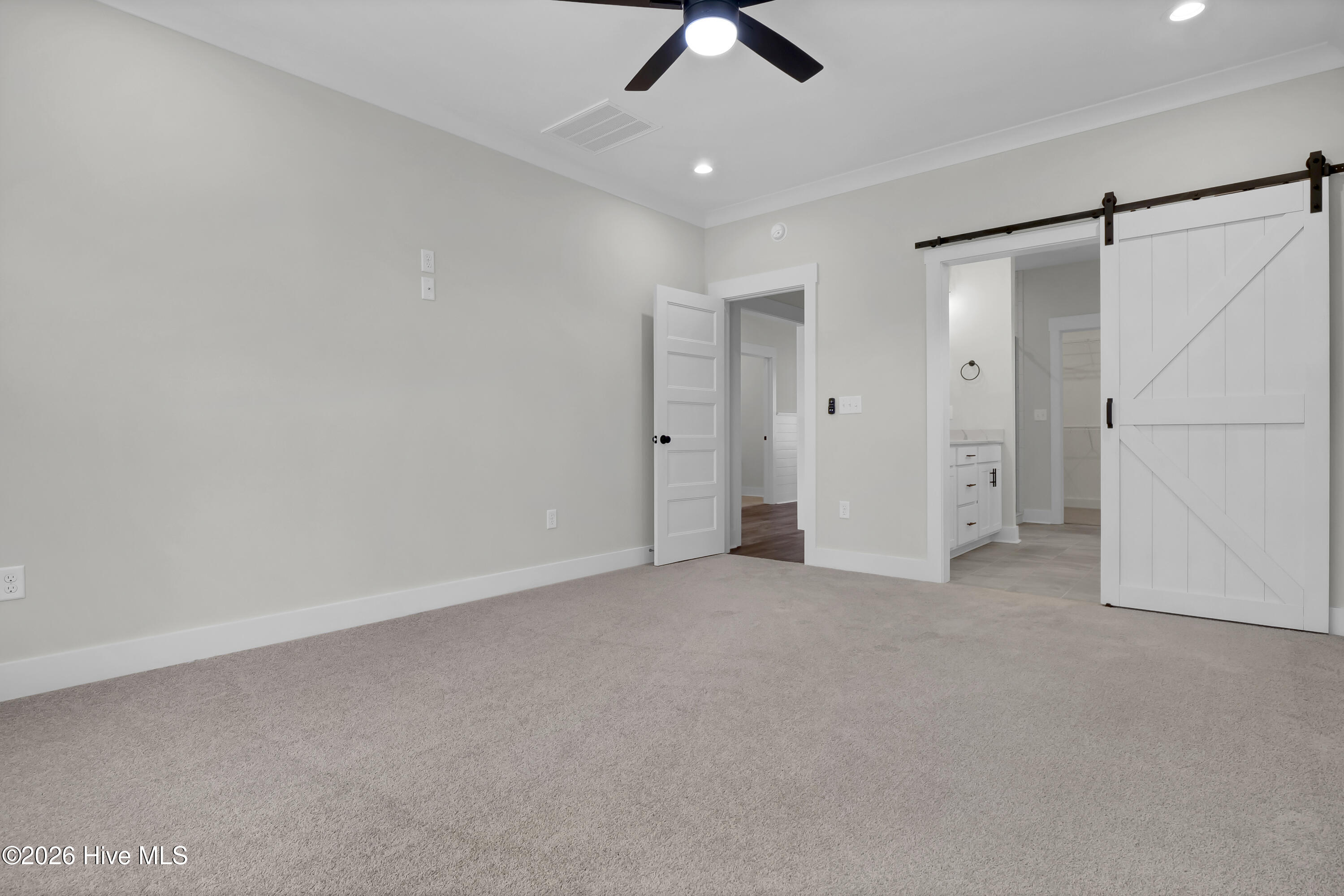 100553598 | Photo 14