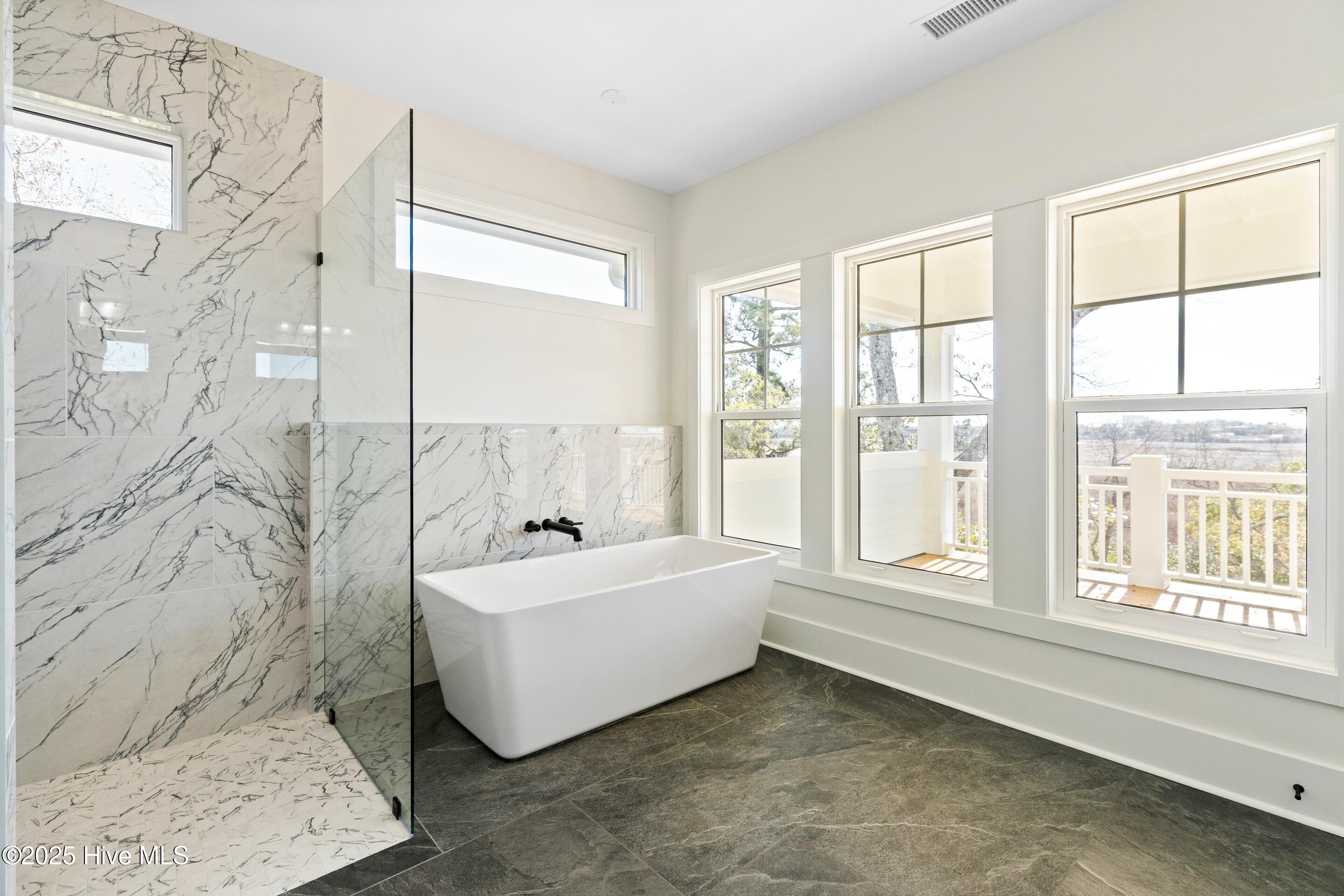 100545730 | Photo 66