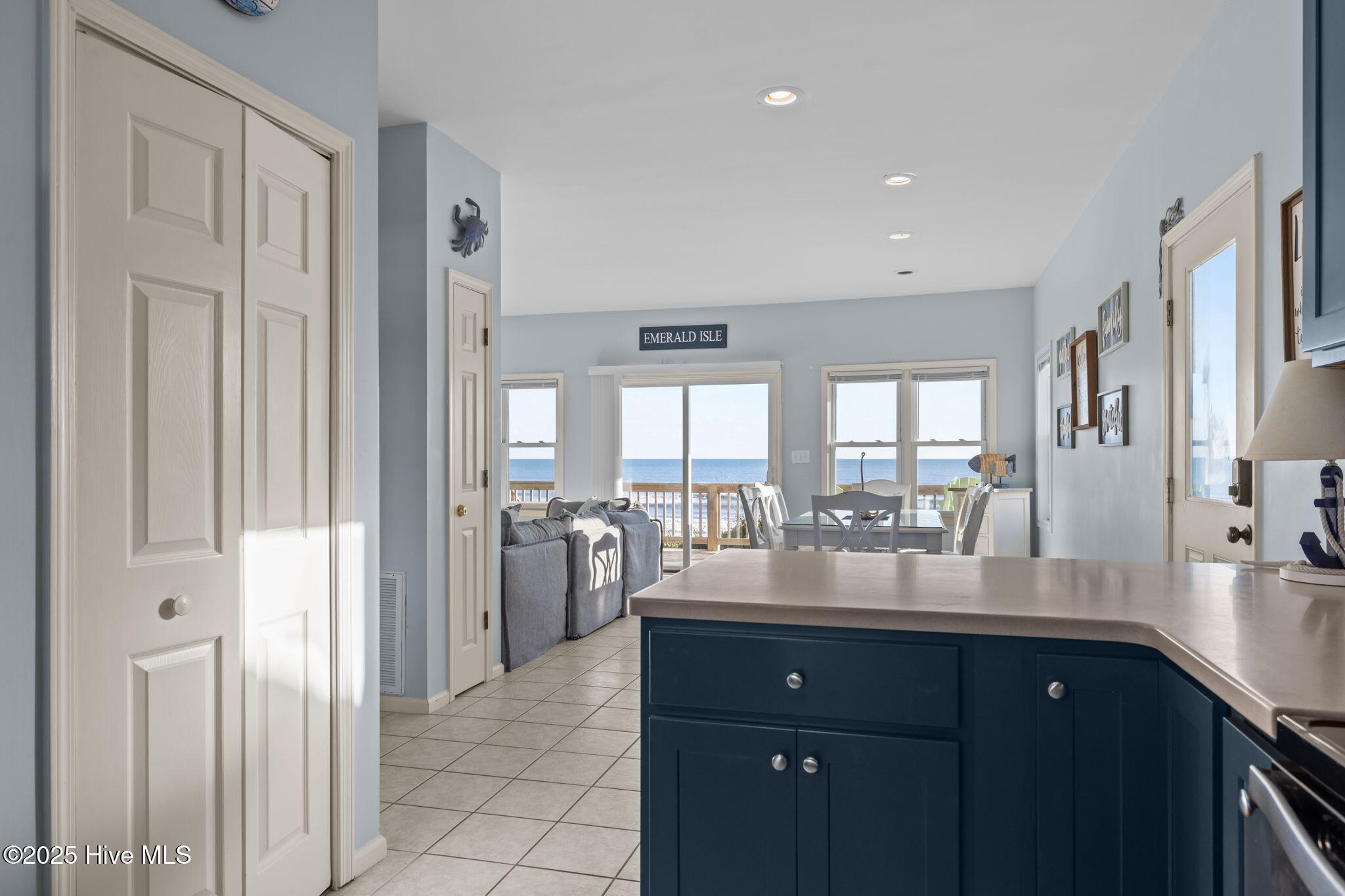 100545212 | Photo 11