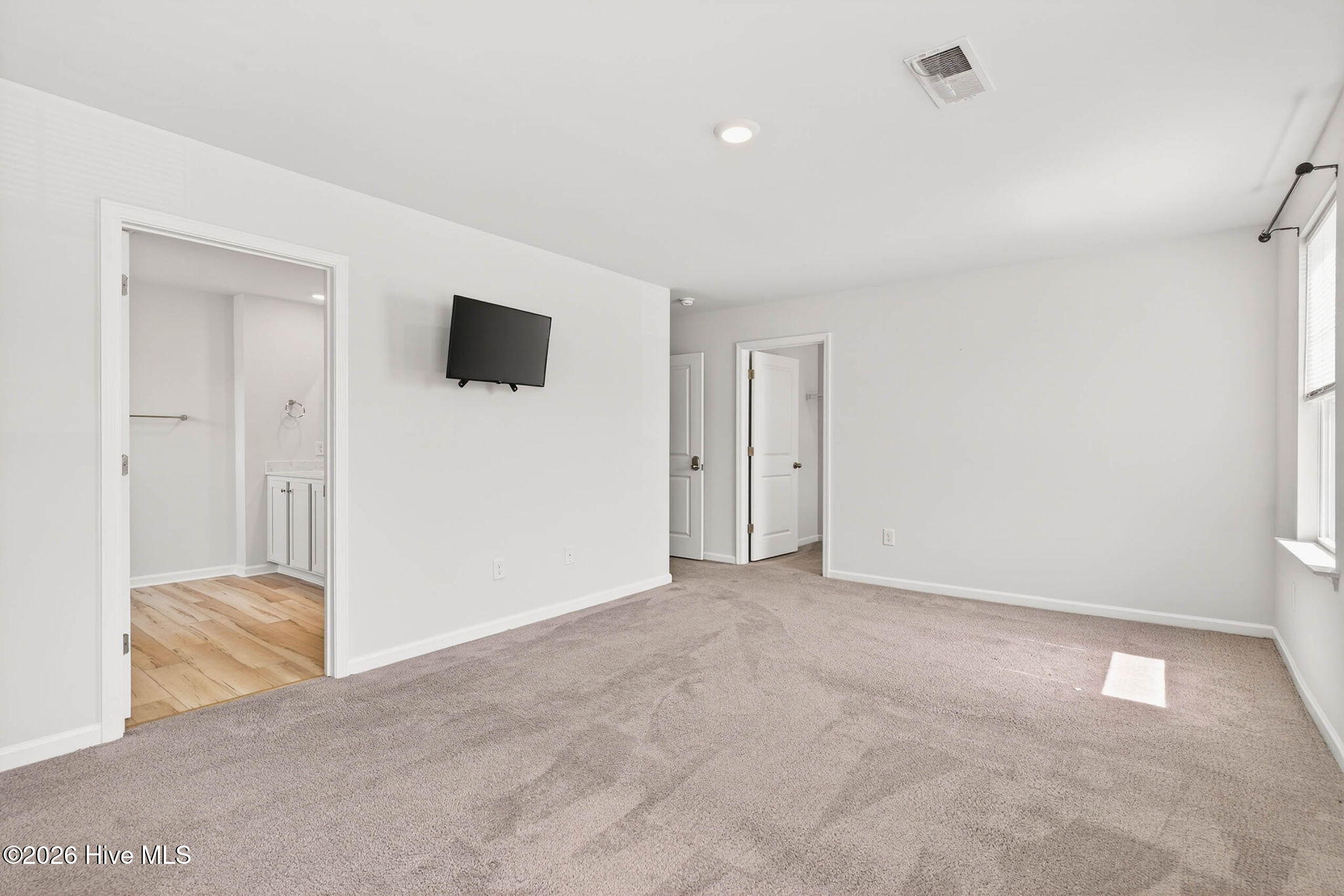 100564193 | Photo 27