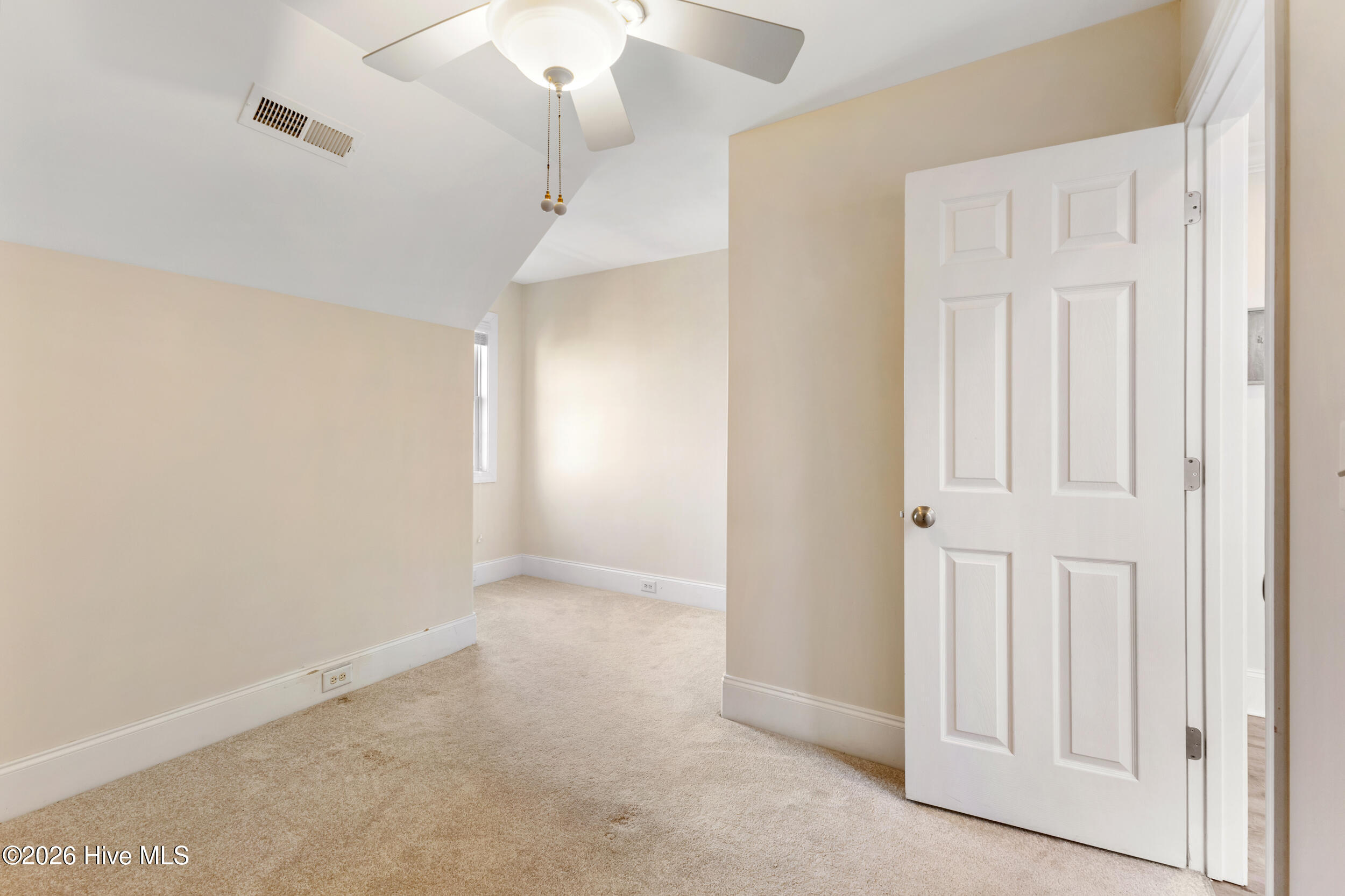 100559855 | Photo 32