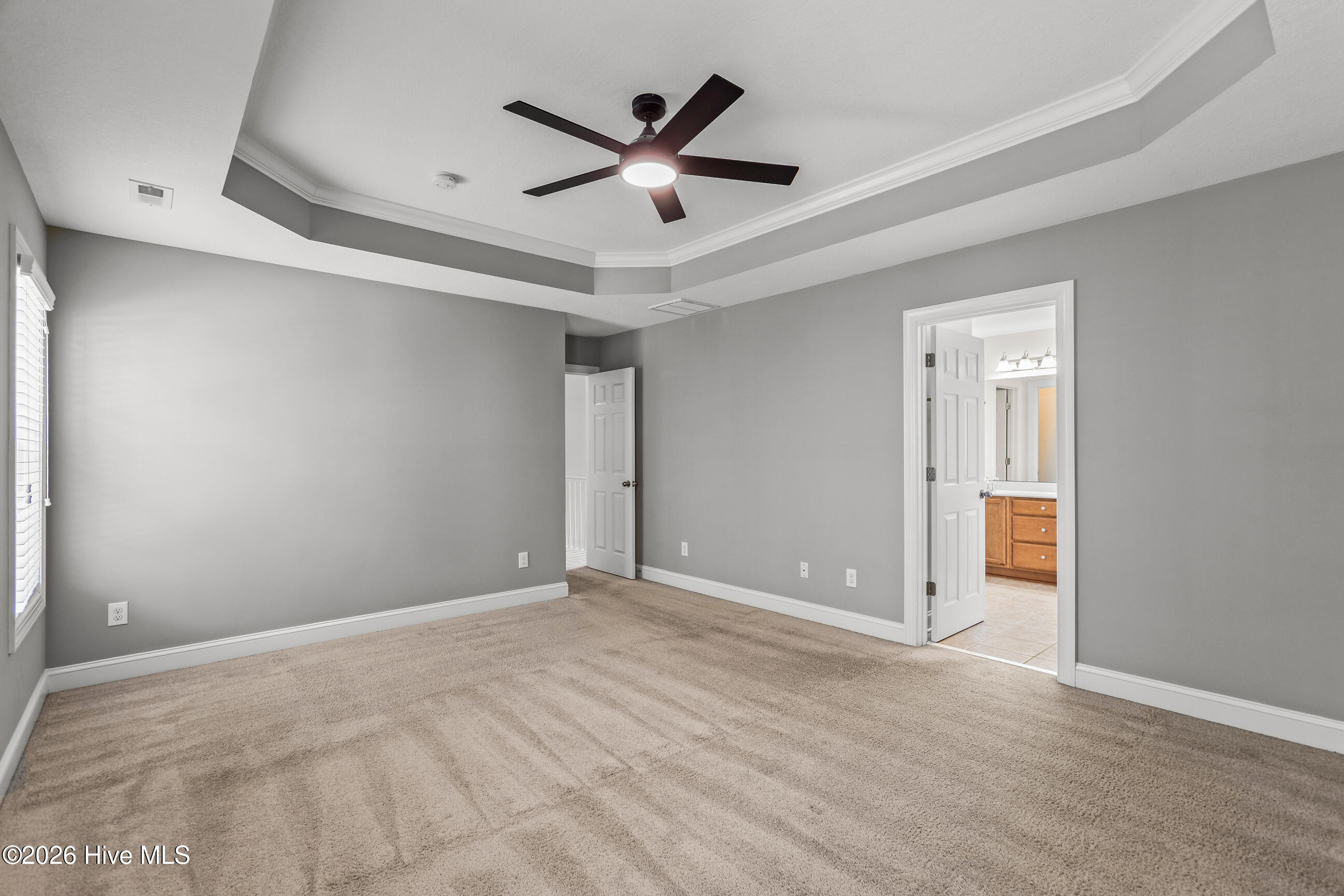 100561701 | Photo 24