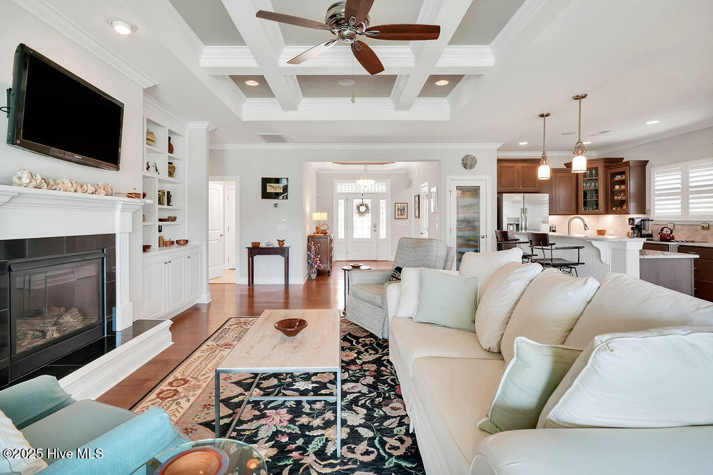 100534763 | Photo 13