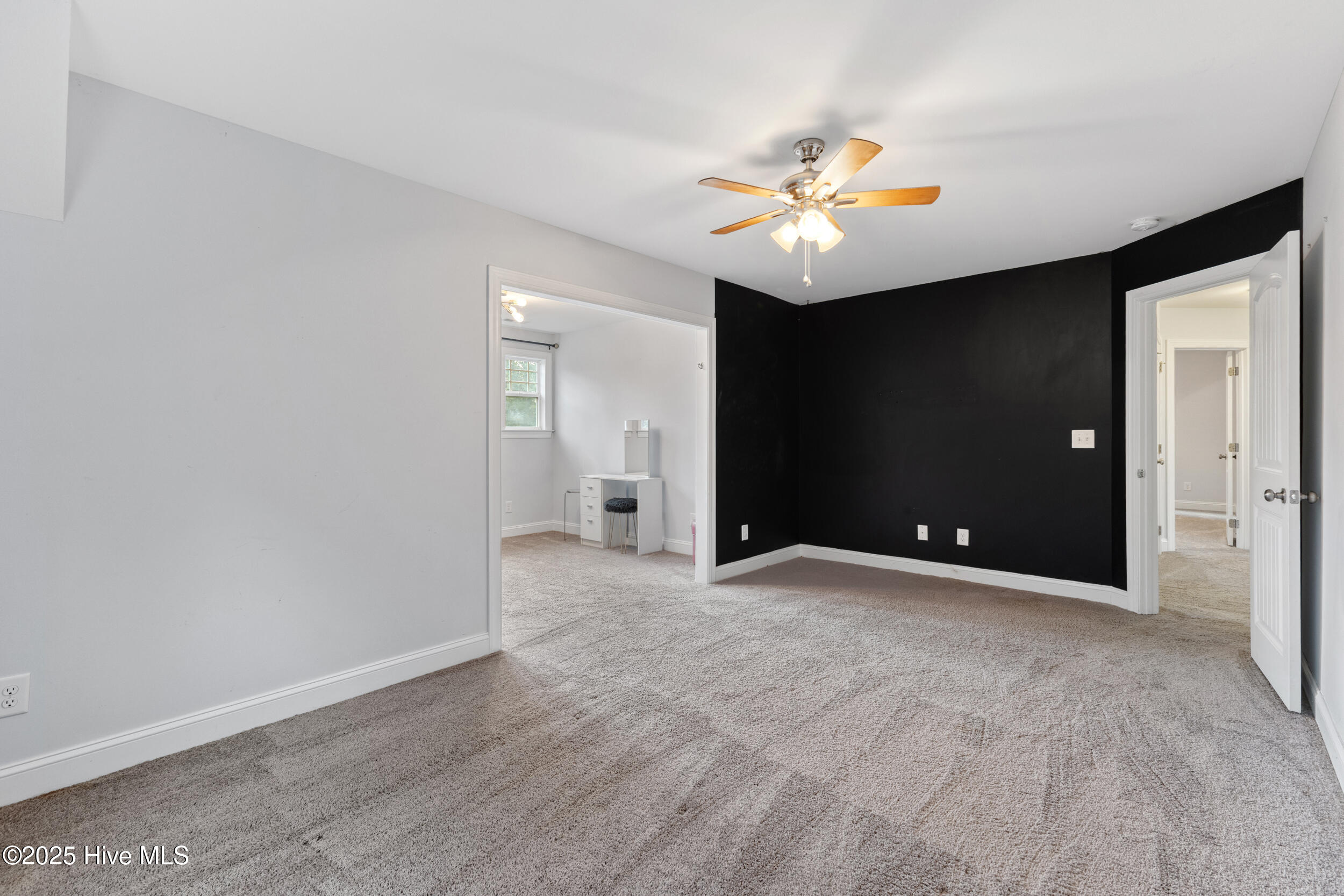 100533307 | Photo 26