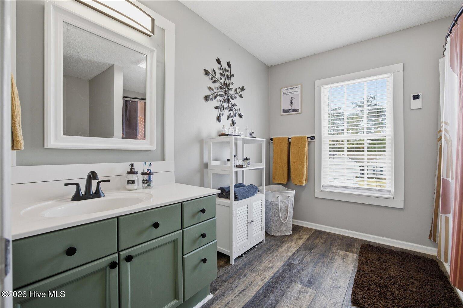 100563445 | Photo 16