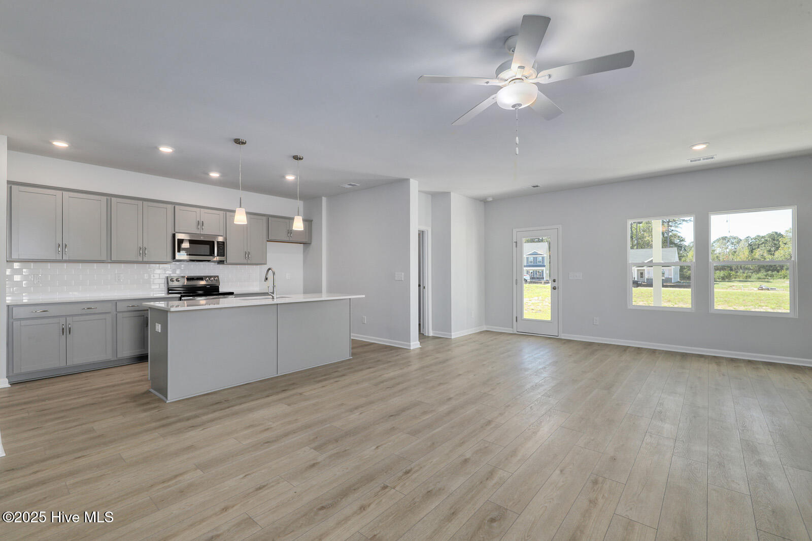 100549689 | Photo 57