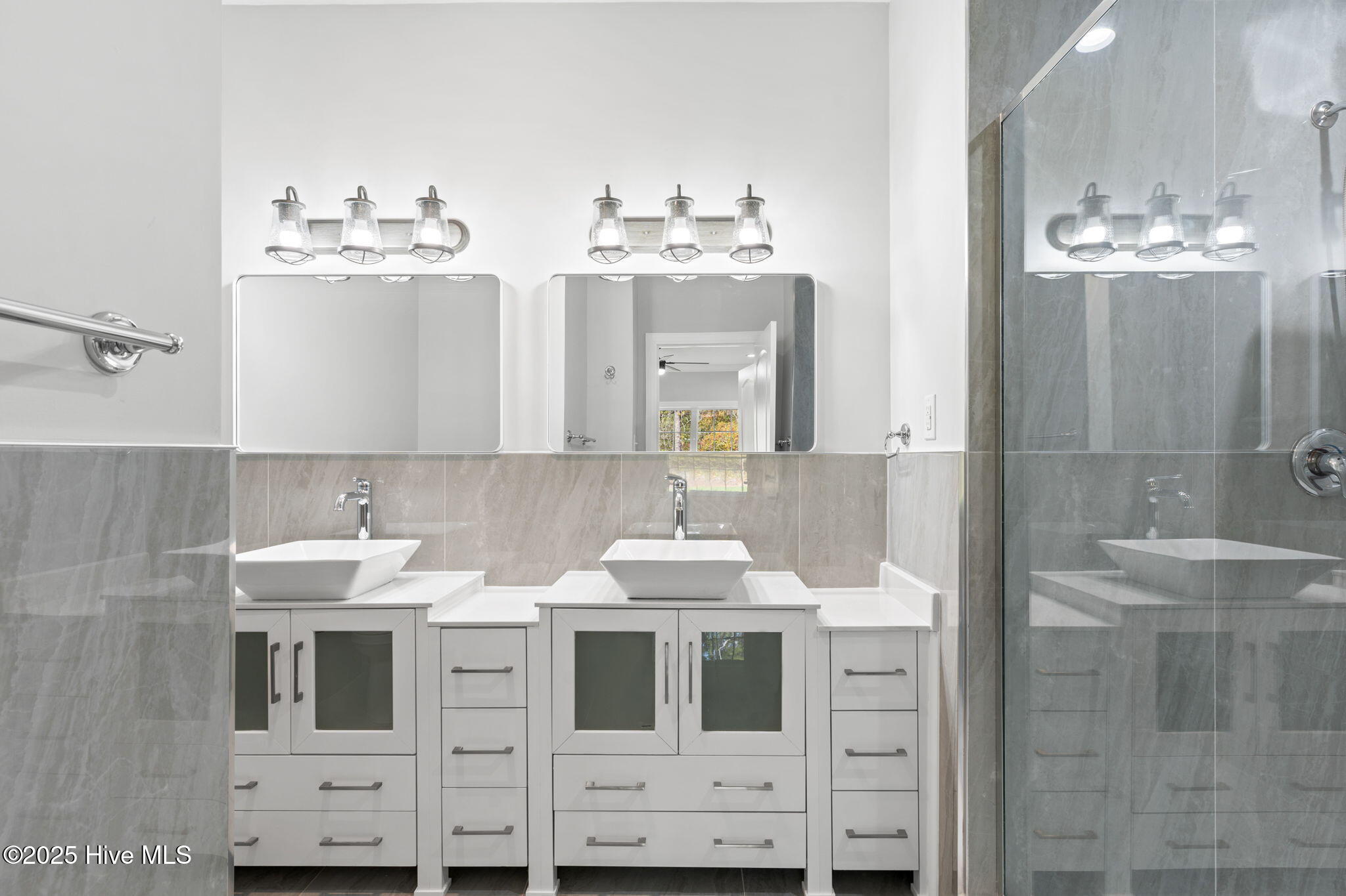 100543428 | Photo 21