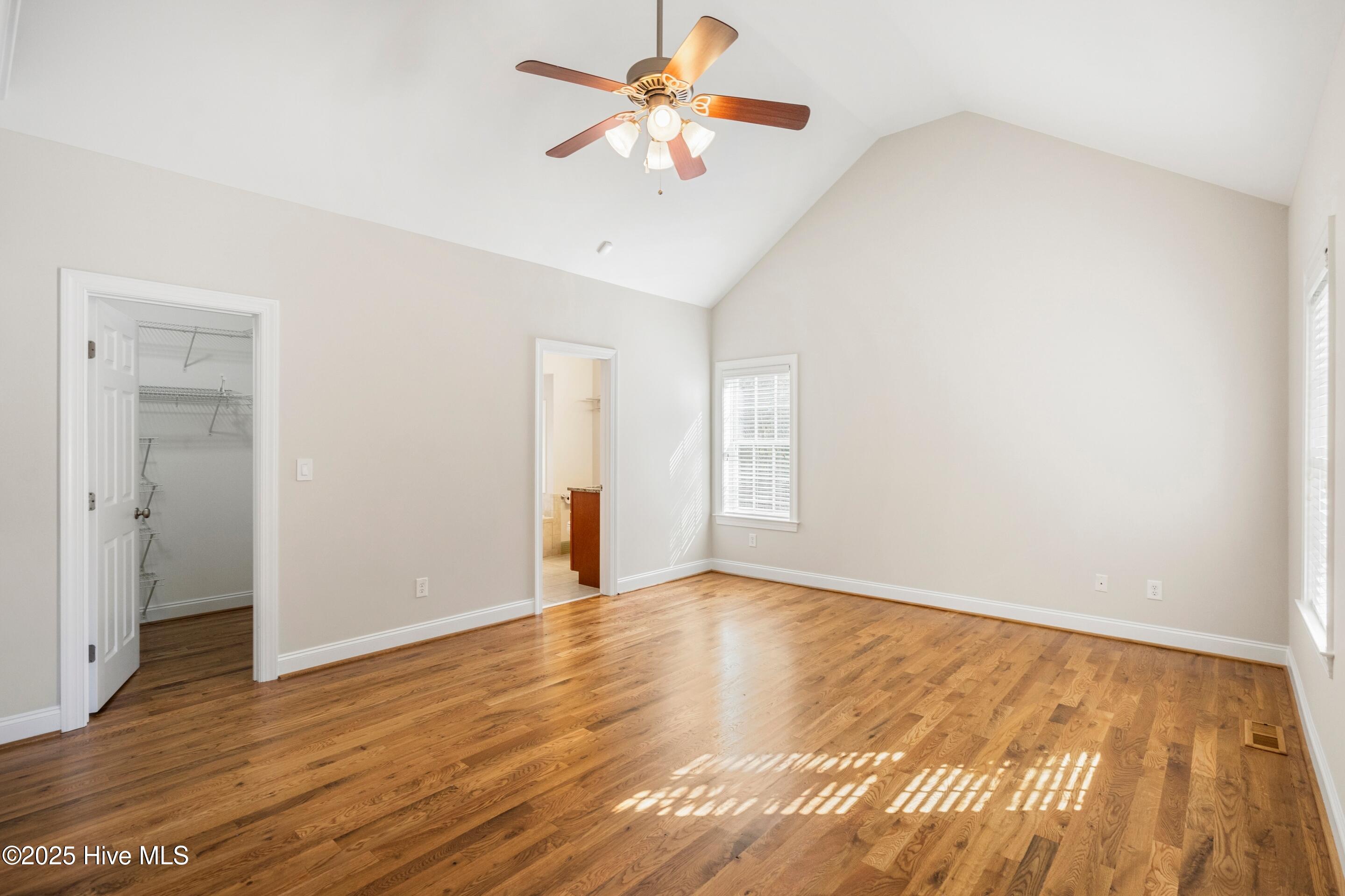 100537413 | Photo 29