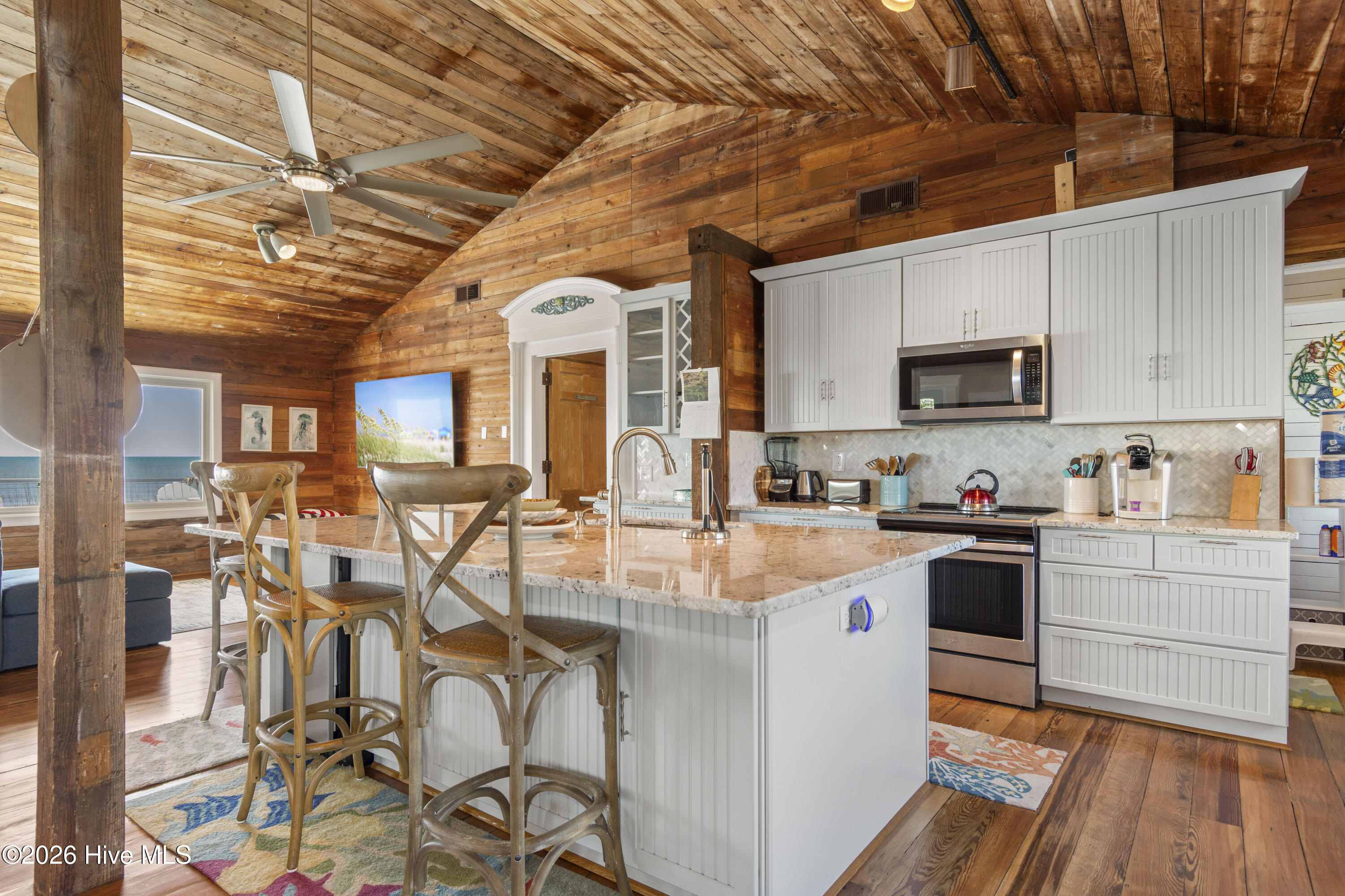 100553292 | Photo 26