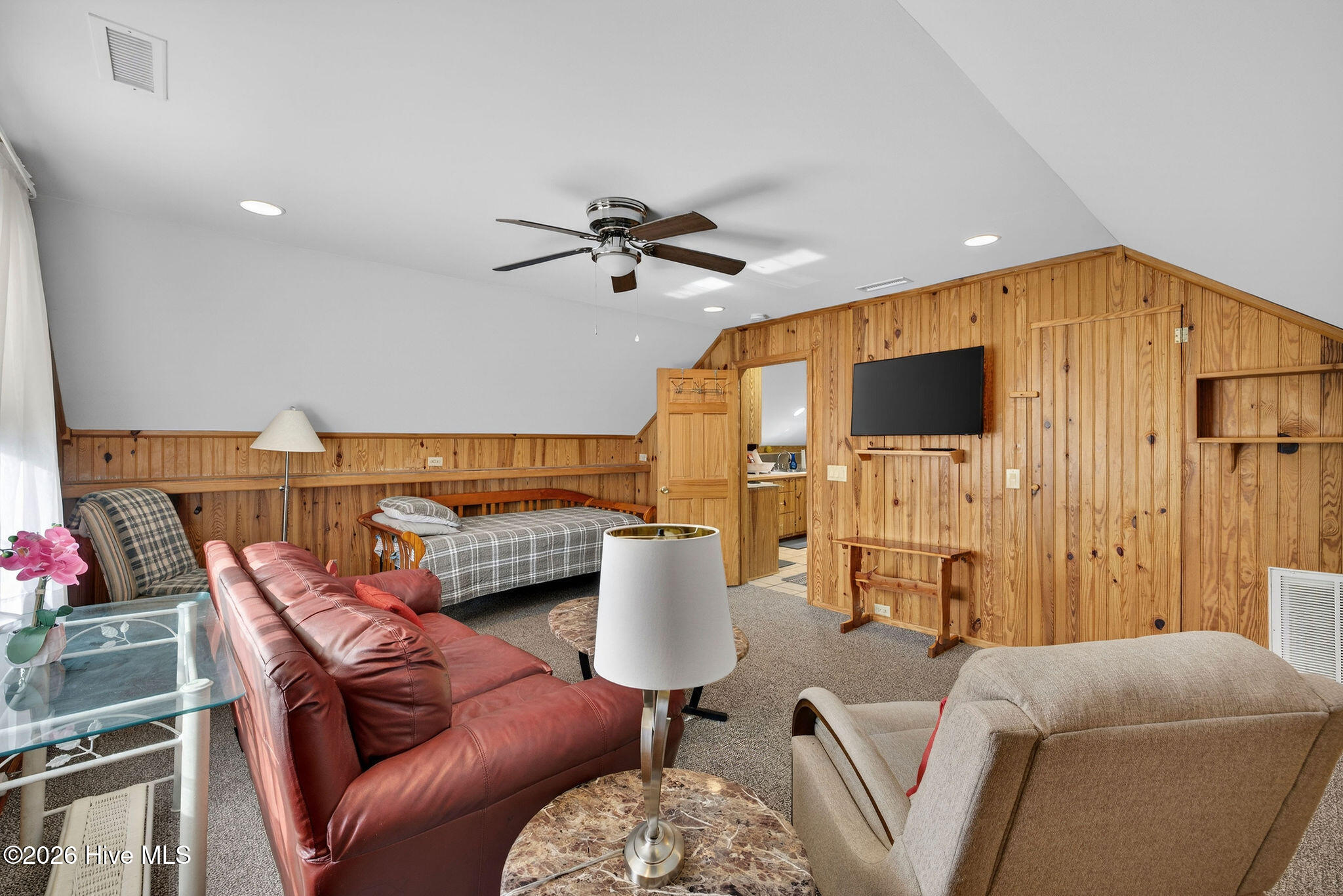 100542936 | Photo 66