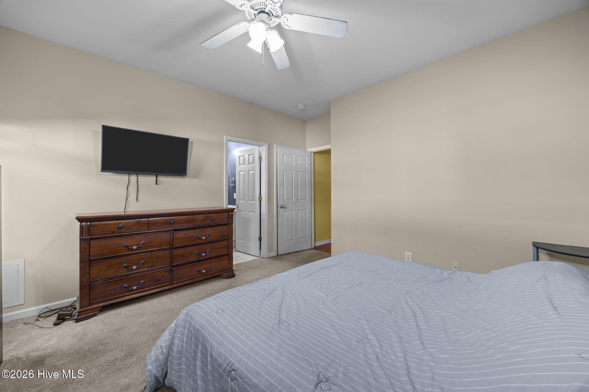 100549606 | Photo 25