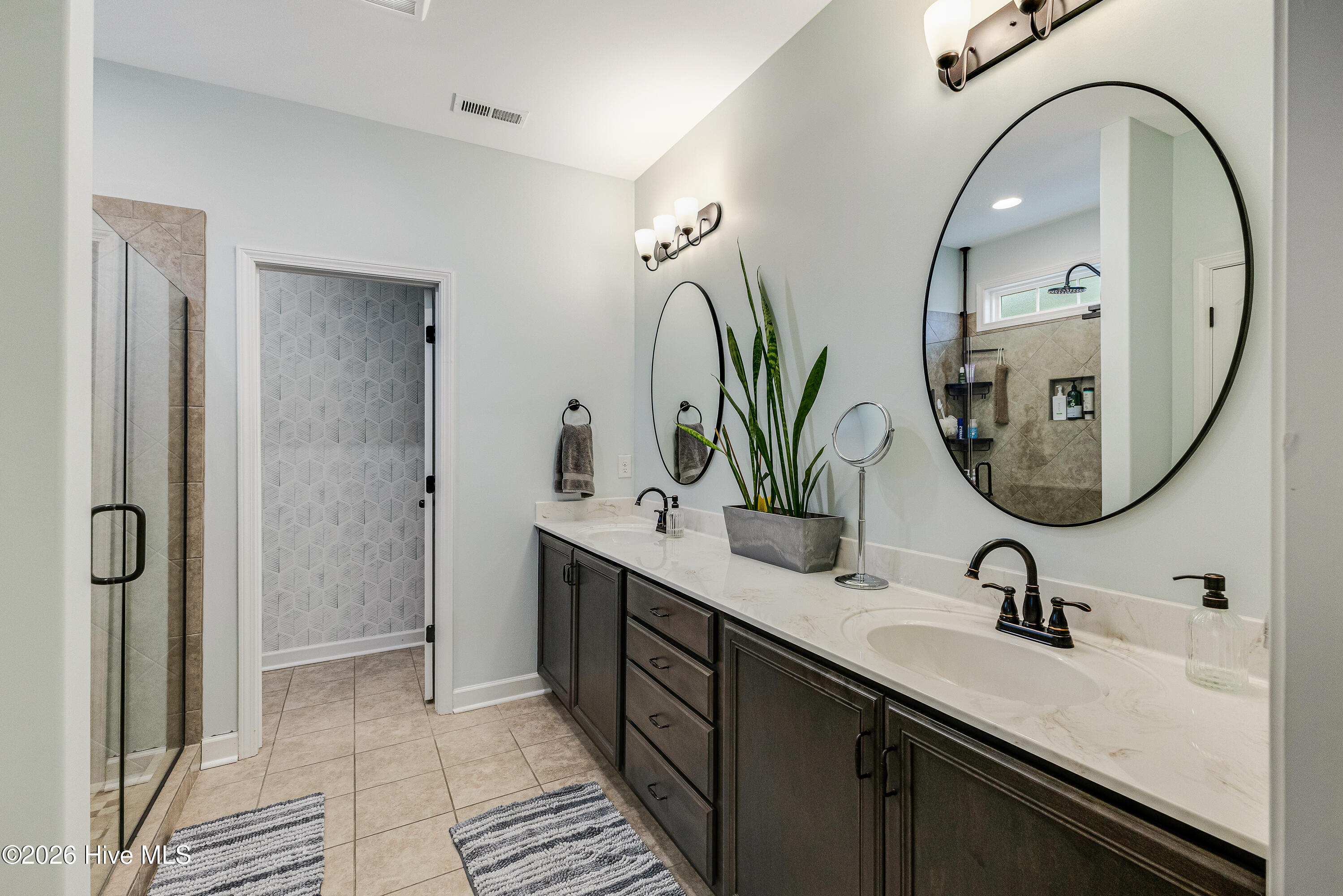 100559447 | Photo 26