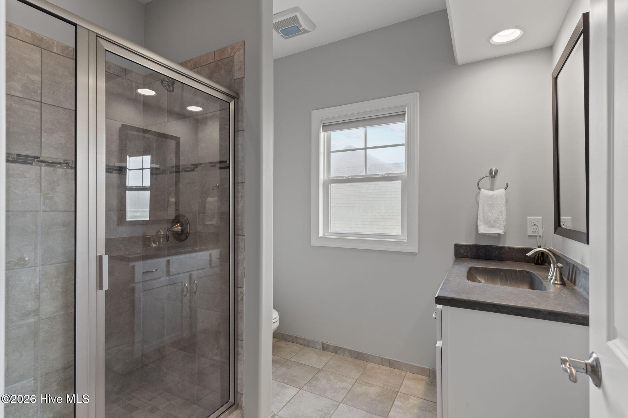 100560533 | Photo 28