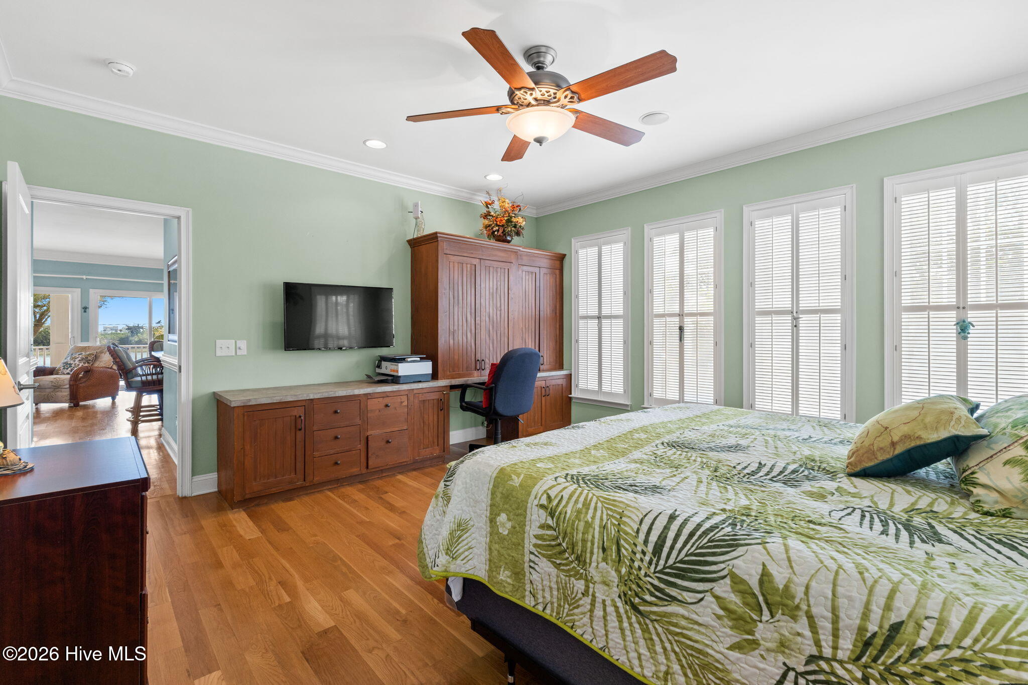 100566344 | Photo 50